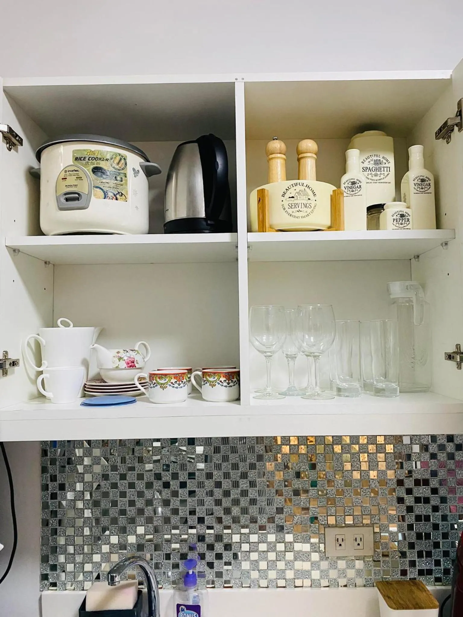 Coffee/tea facilities in Holiday Escape Philippines