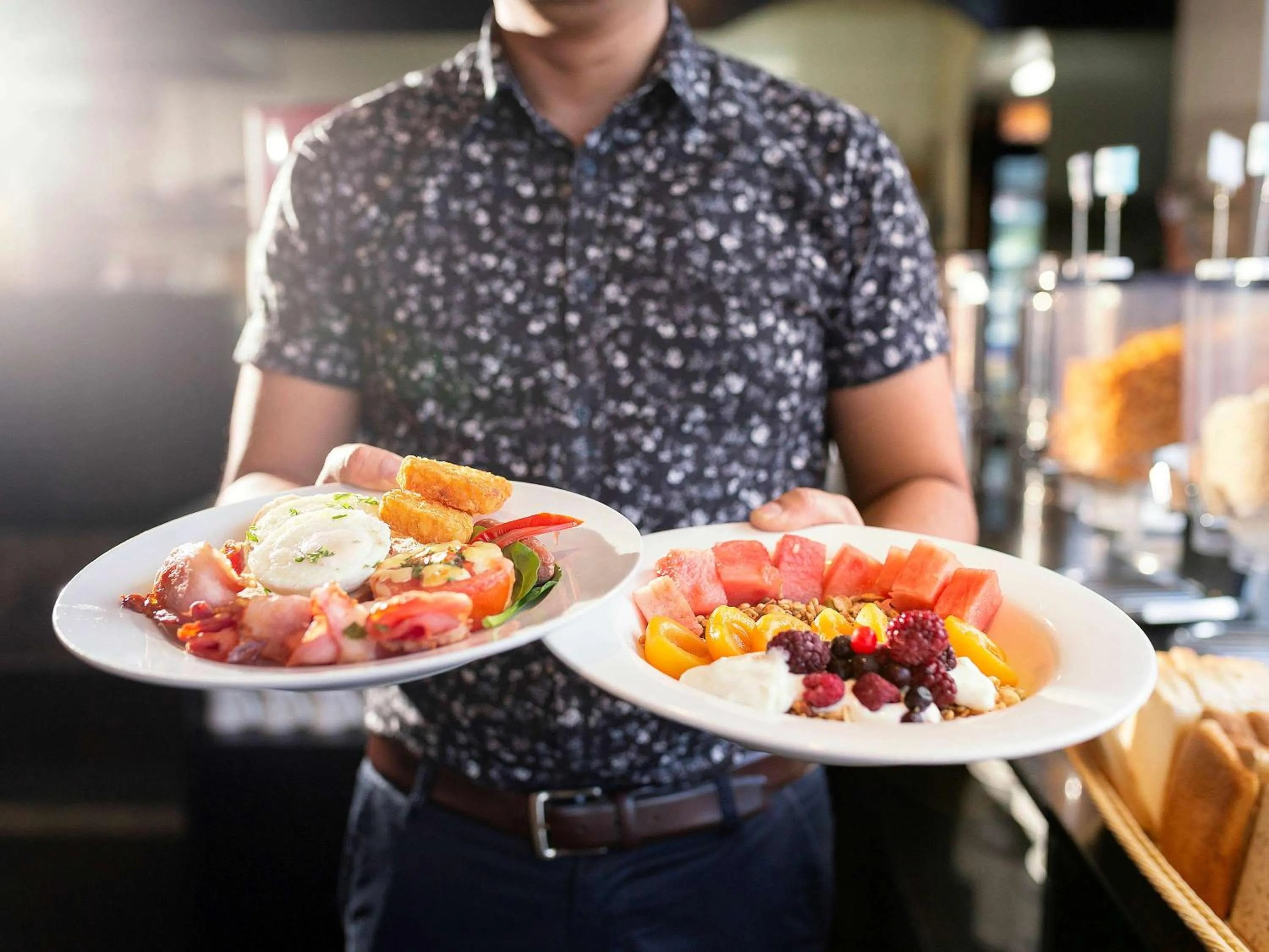 Restaurant/places to eat in ibis Styles Canberra