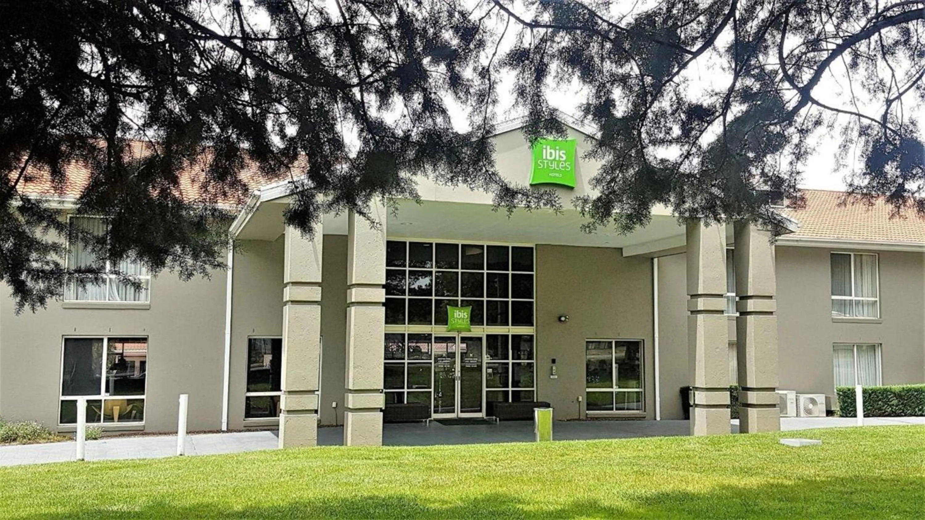 Property building in ibis Styles Canberra