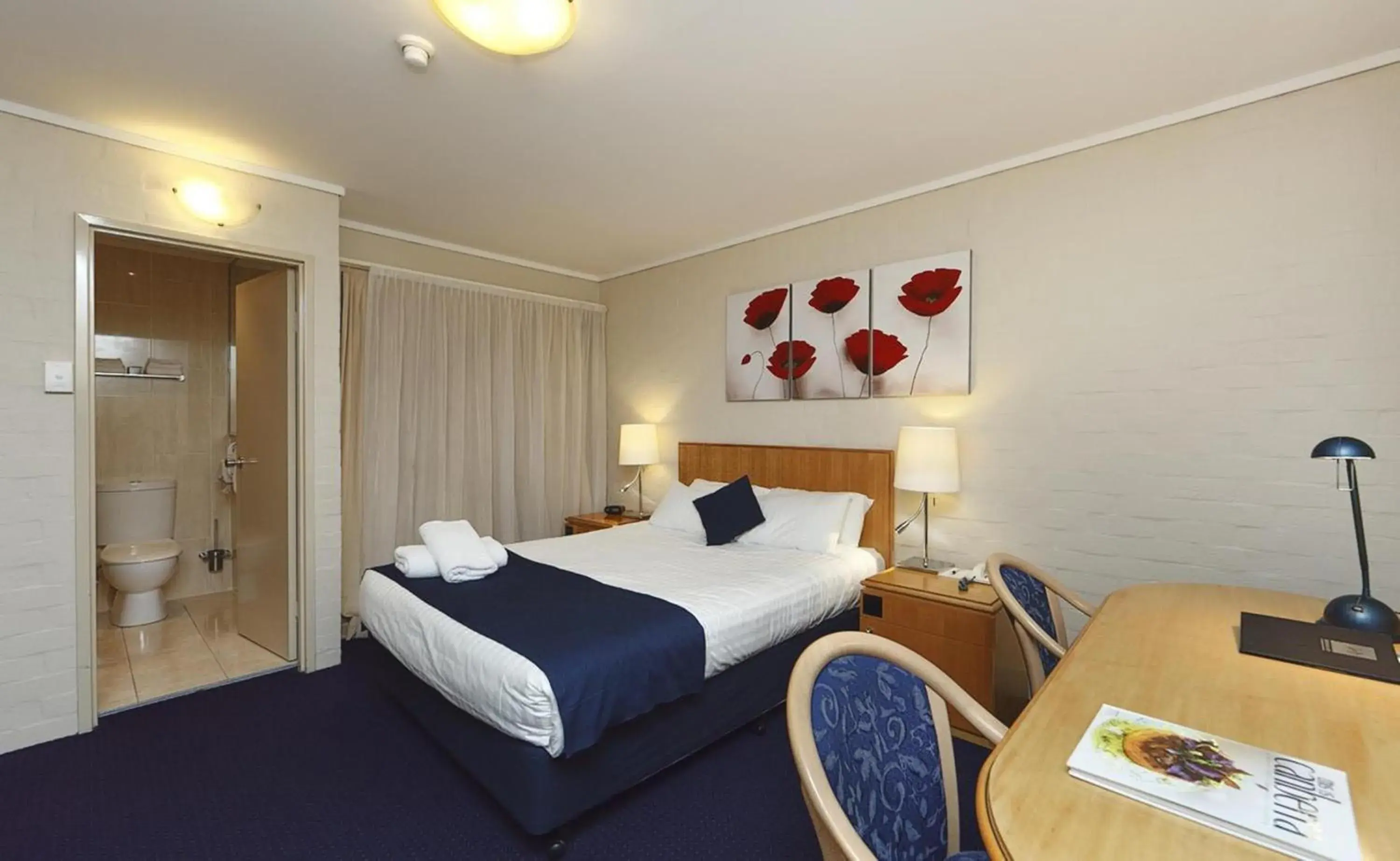 Photo of the whole room, Bed in ibis Styles Canberra Photo of the whole room, Bed in ibis Styles Canberra