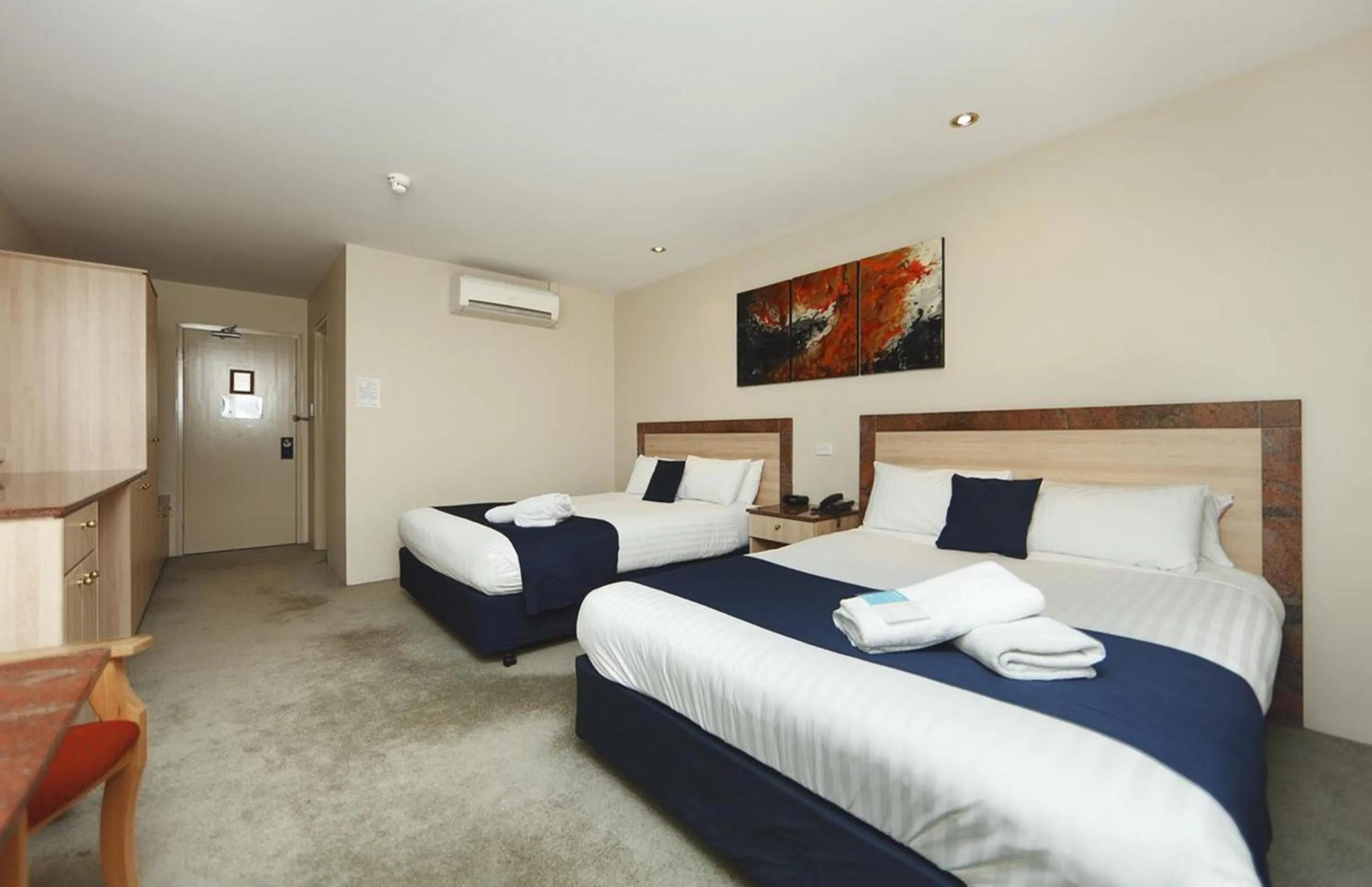 Photo of the whole room, Bed in ibis Styles Canberra