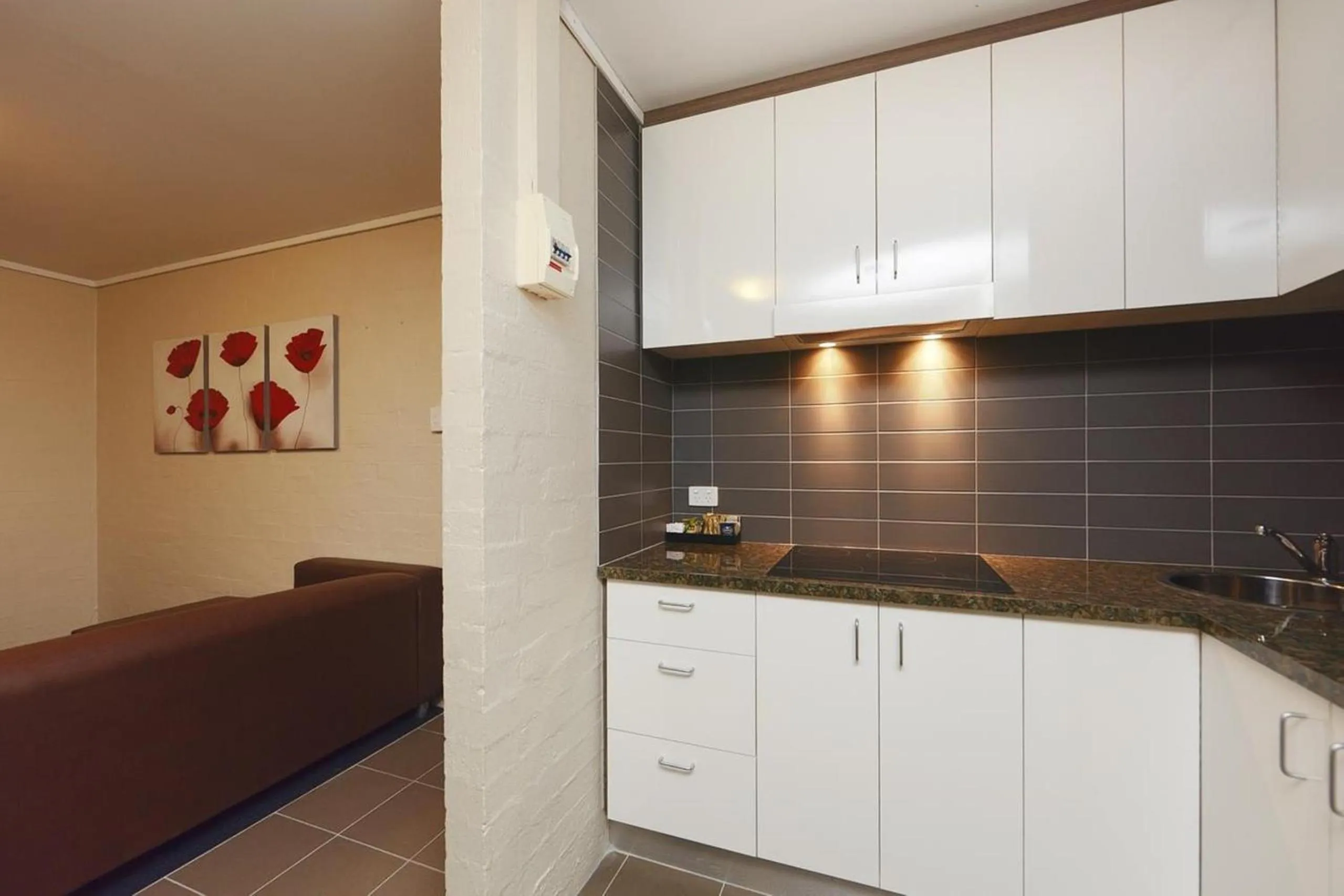 Kitchen or kitchenette in ibis Styles Canberra
