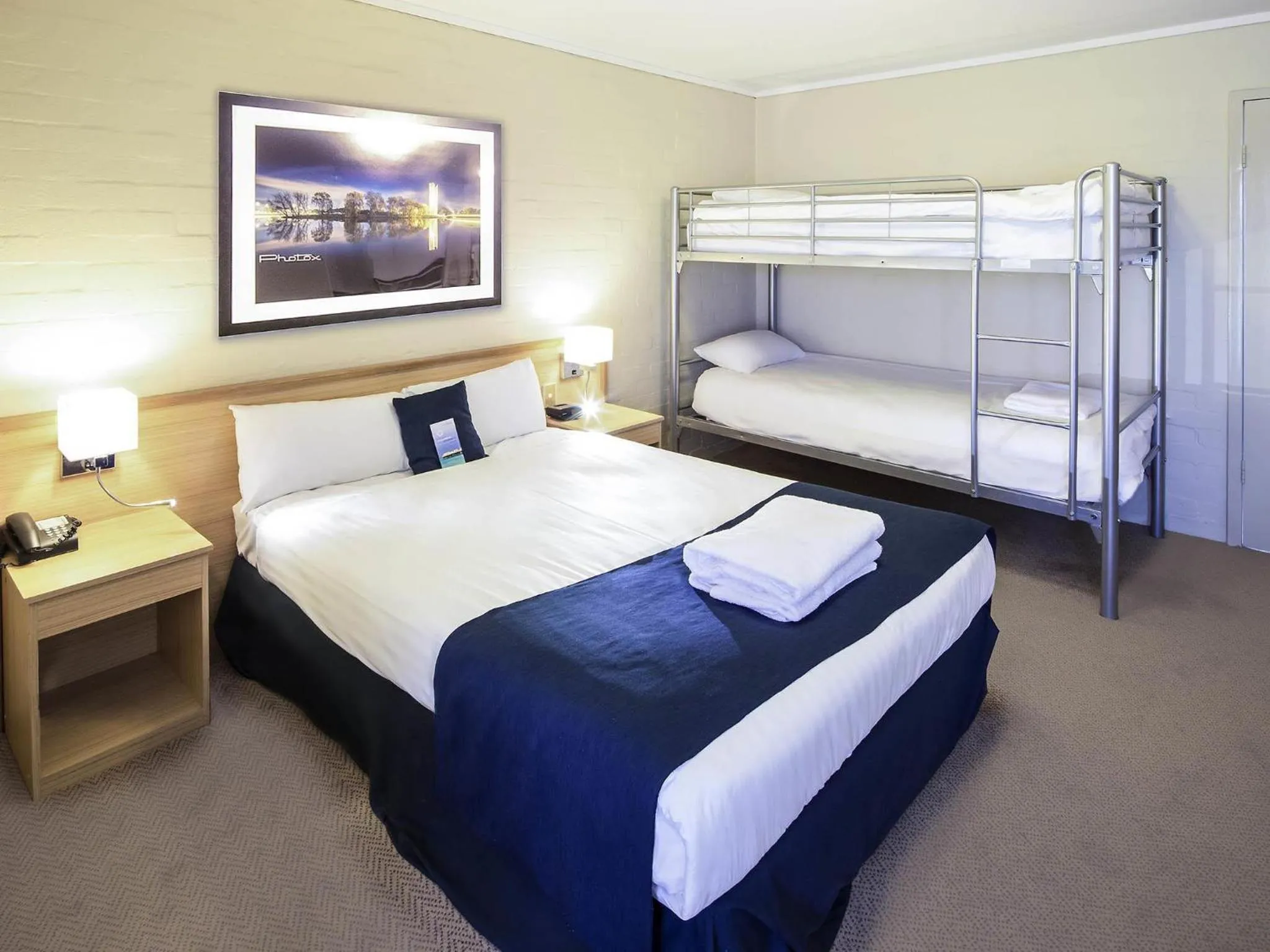 Bedroom, Bed in ibis Styles Canberra
