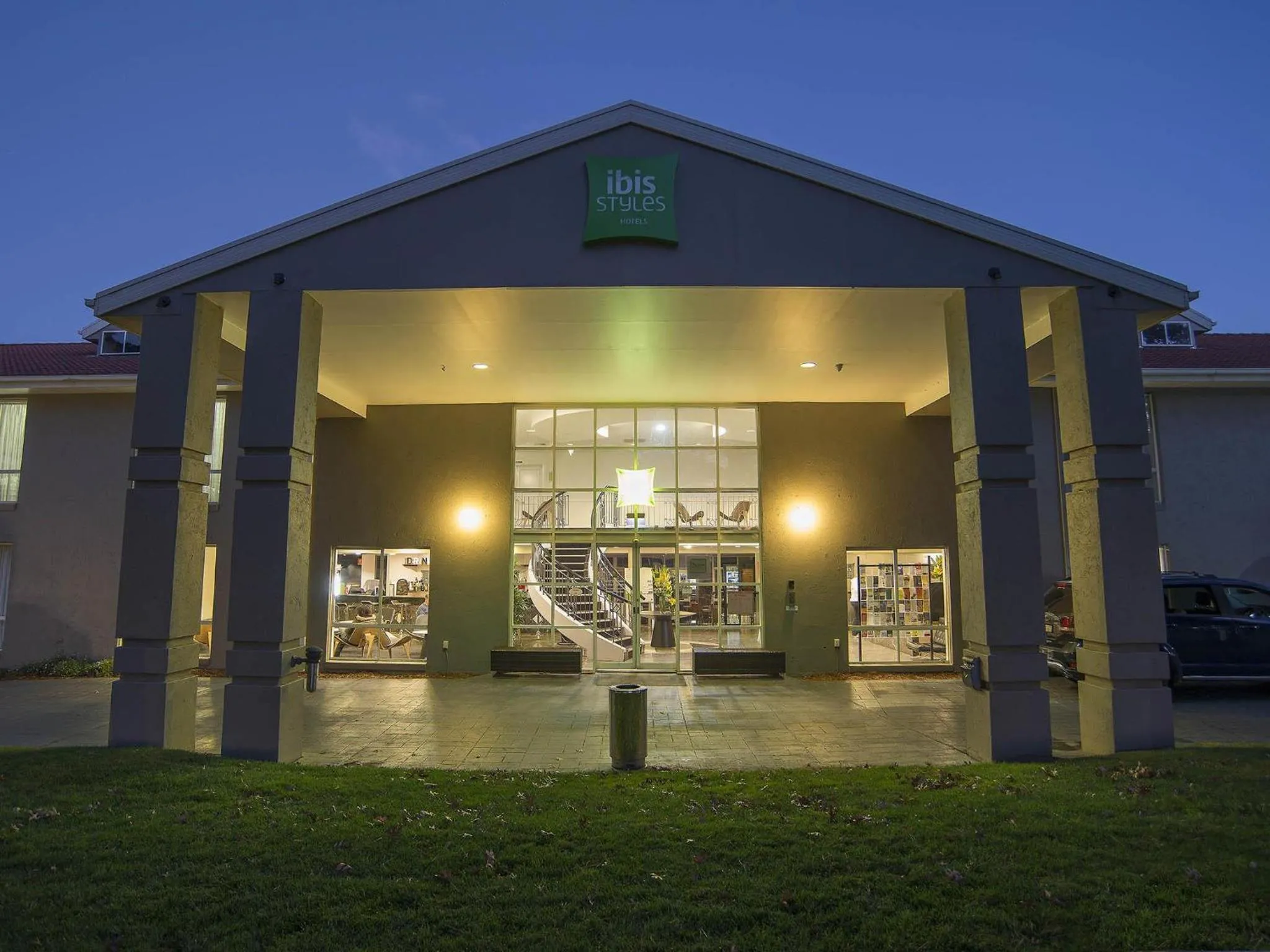 Property building in ibis Styles Canberra