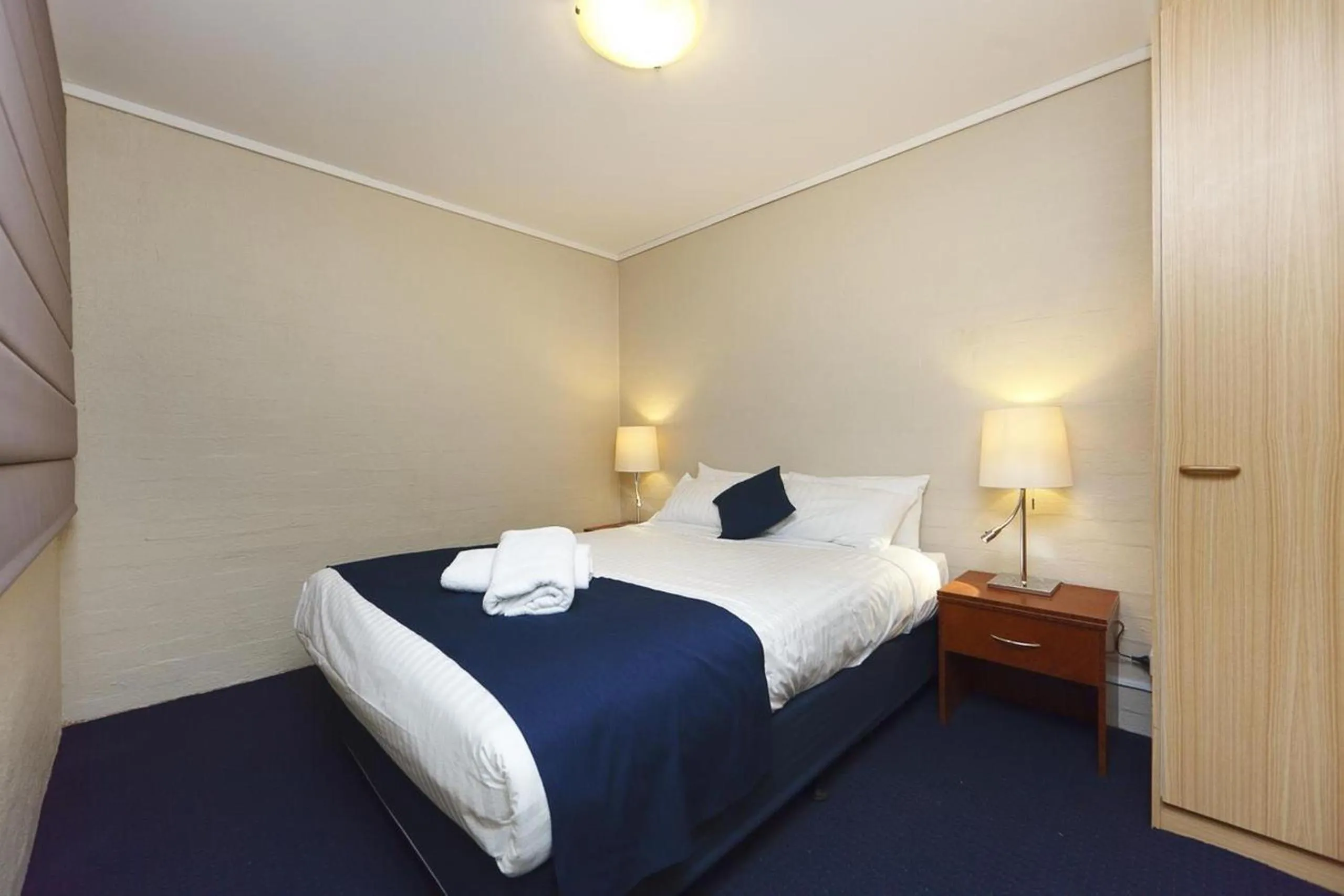 Photo of the whole room, Bed in ibis Styles Canberra