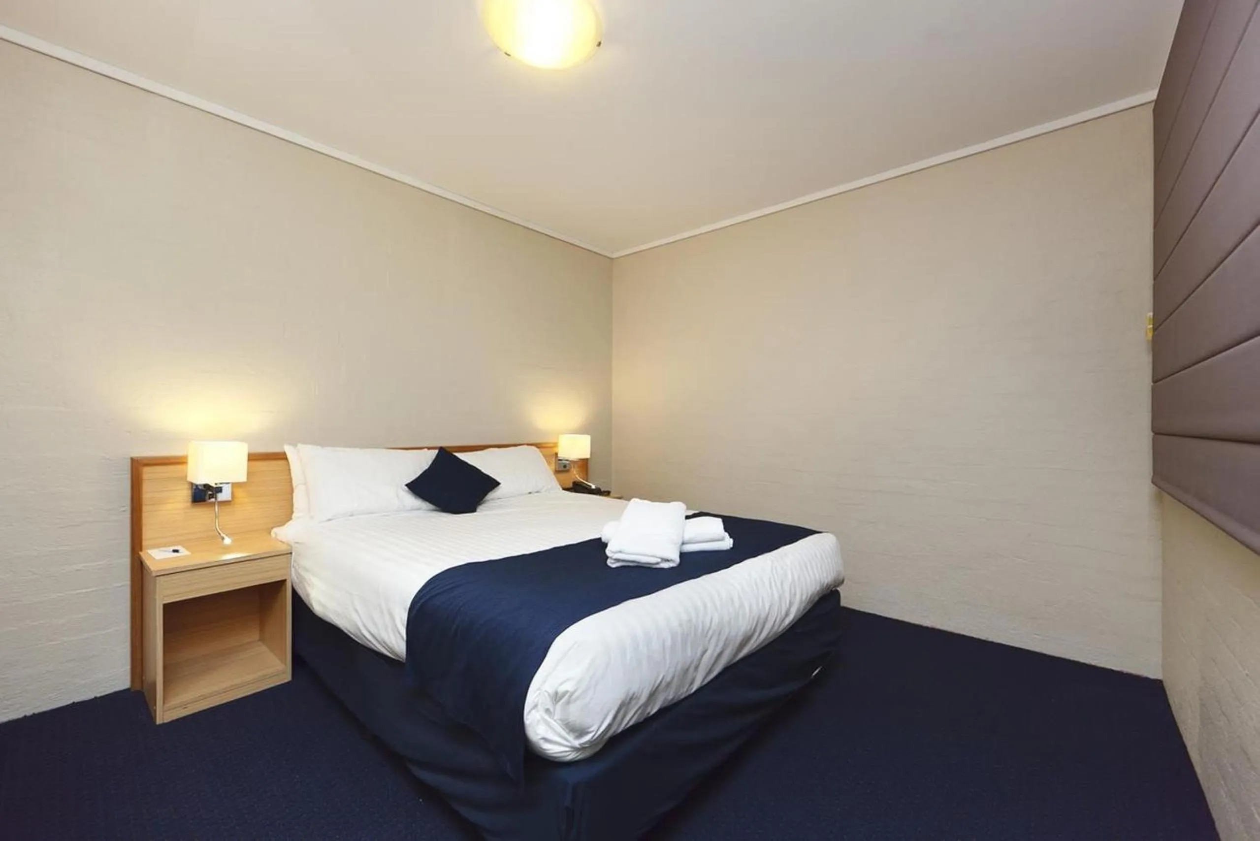 Photo of the whole room, Bed in ibis Styles Canberra