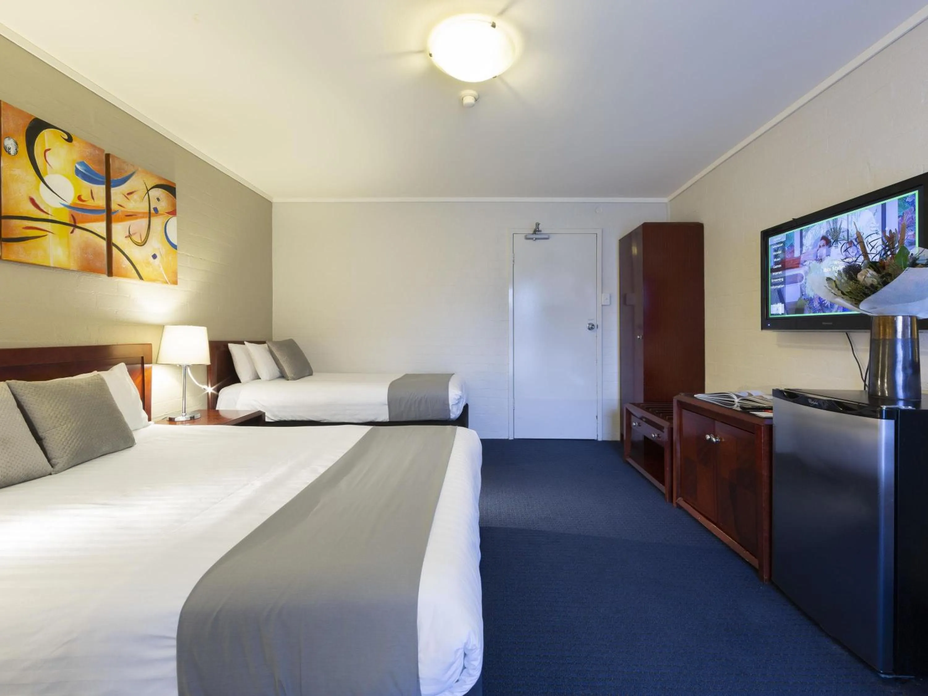 Bedroom, Bed in ibis Styles Canberra