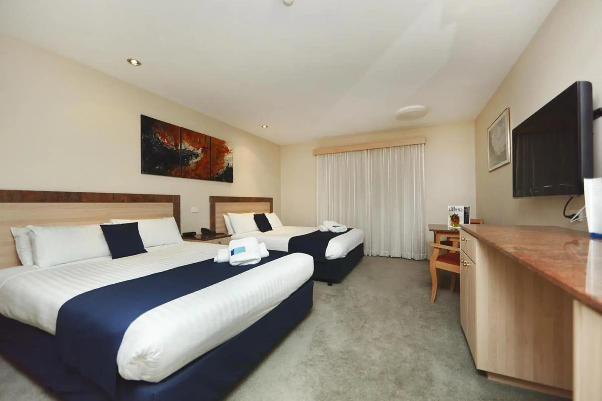 Photo of the whole room, Bed in ibis Styles Canberra Photo of the whole room, Bed in ibis Styles Canberra
