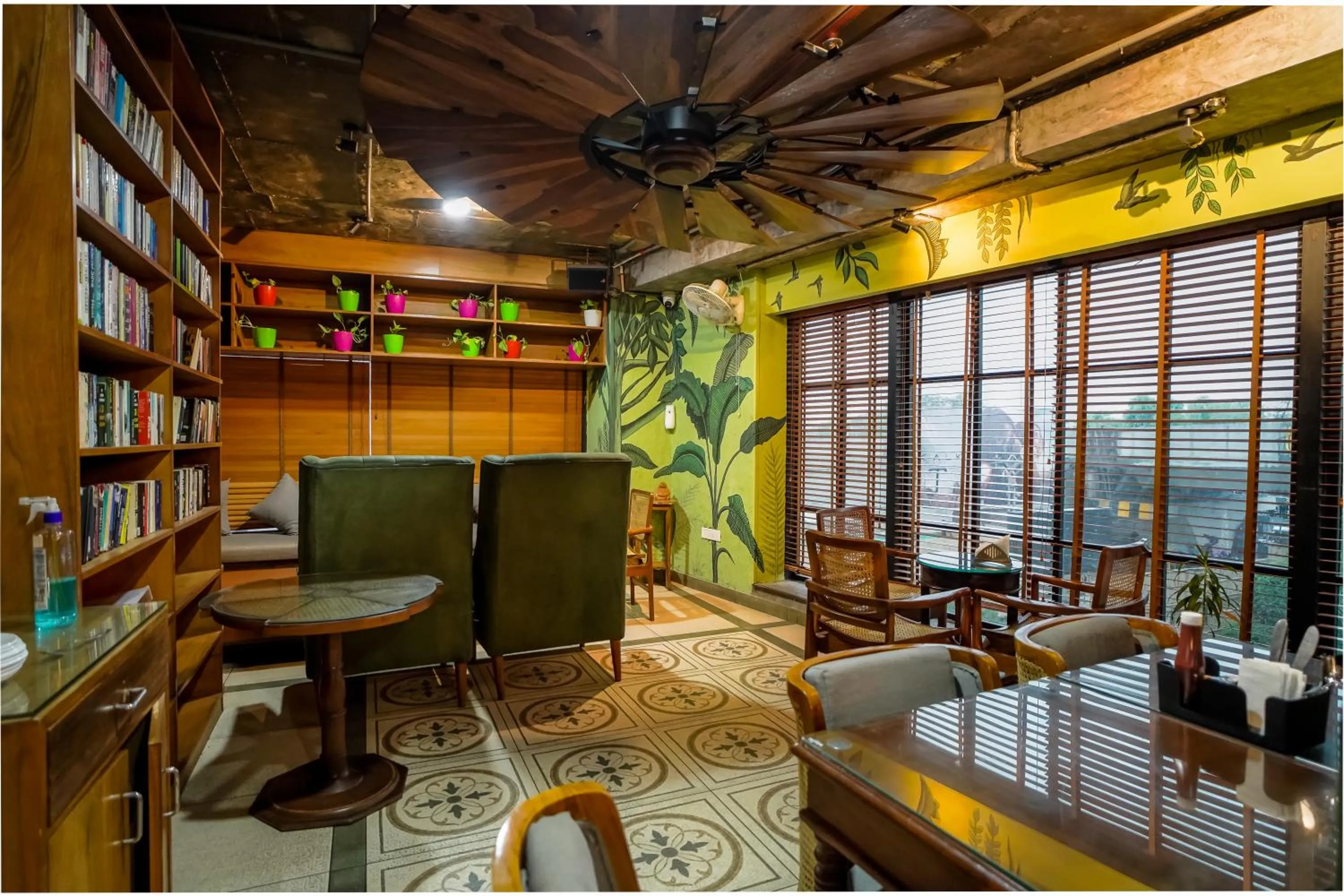 Restaurant/places to eat in Clarion Bella Casa at Airport