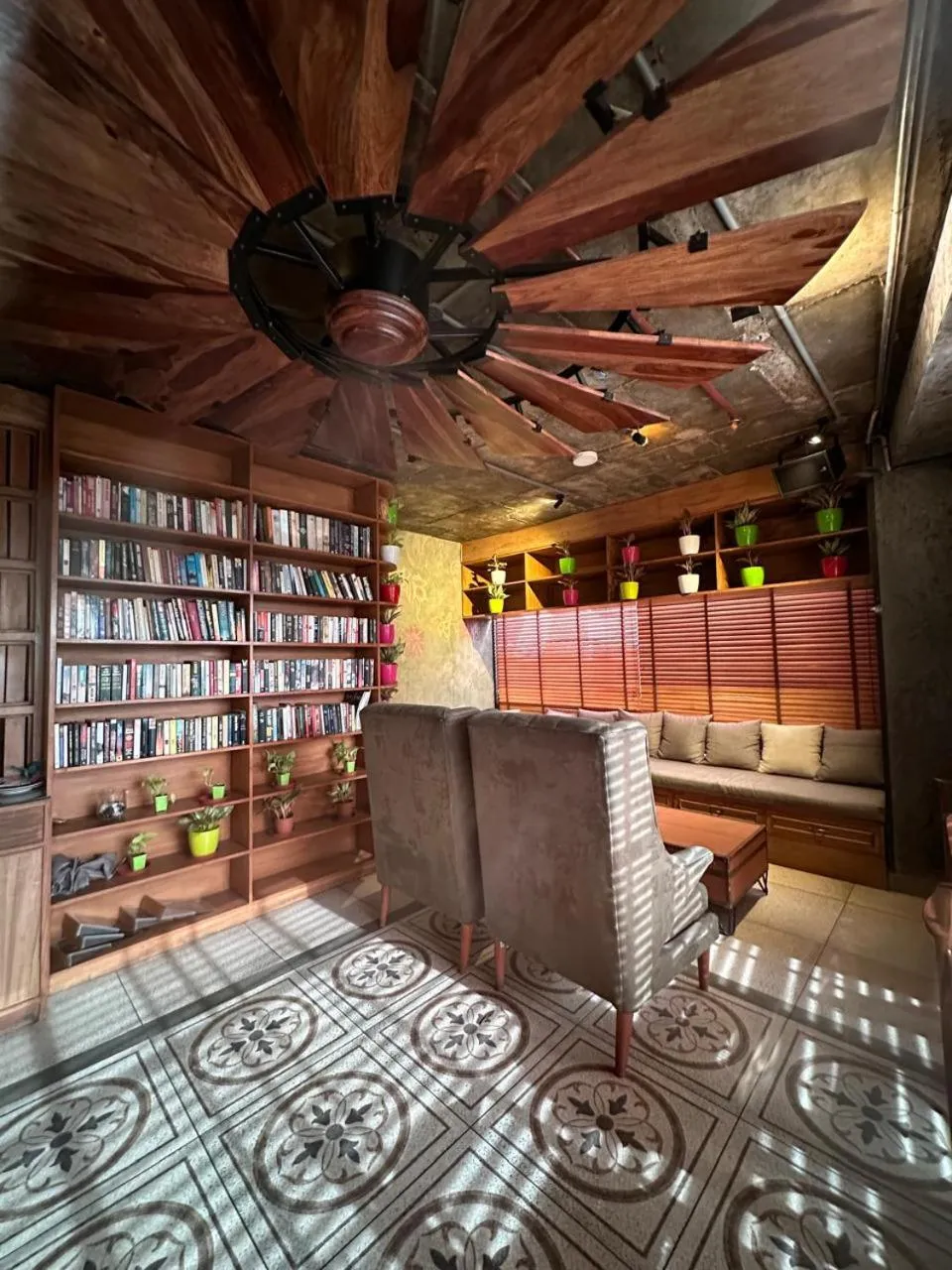 Restaurant/places to eat in Clarion Bella Casa at Airport