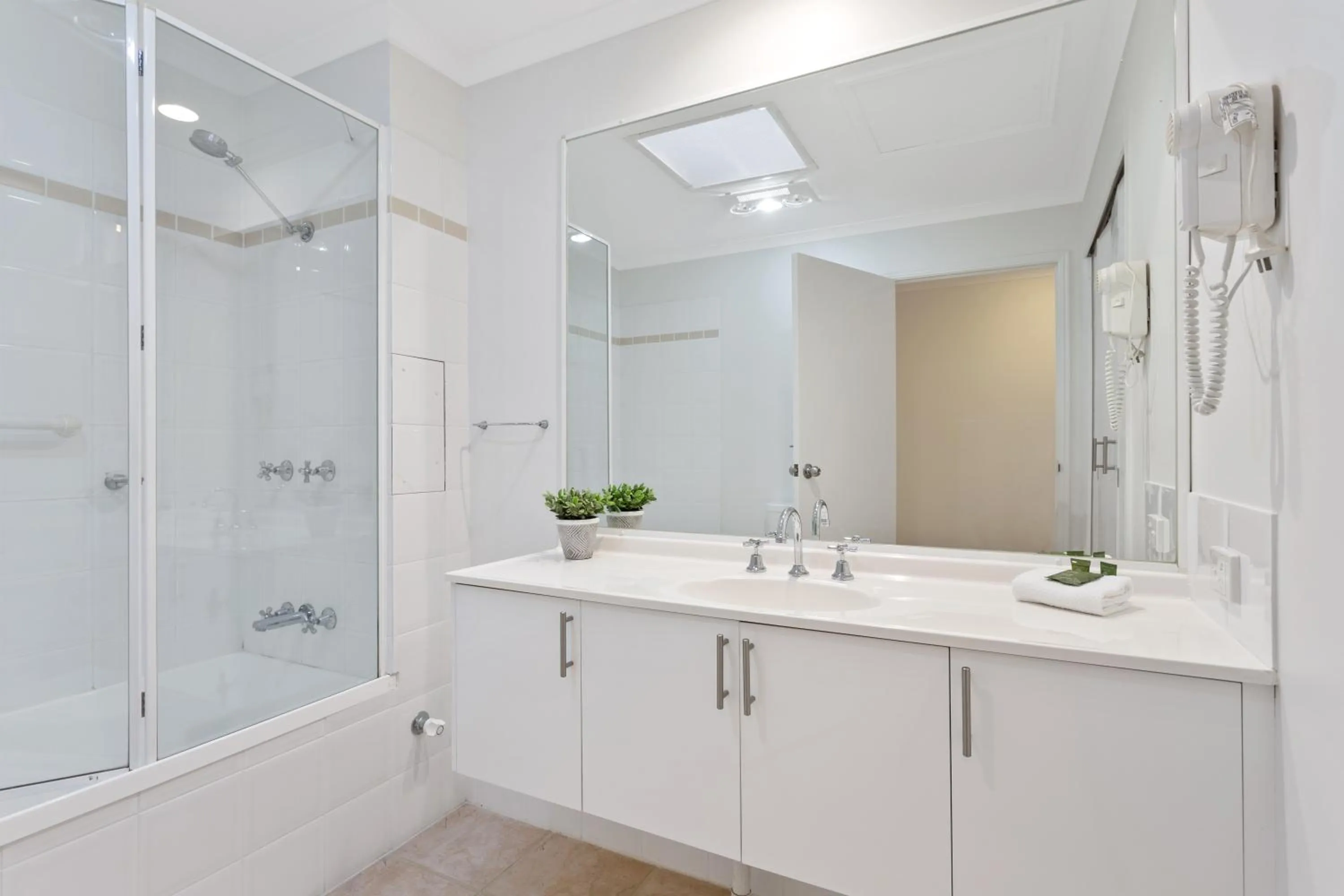 Shower in Sunset Cove Noosa