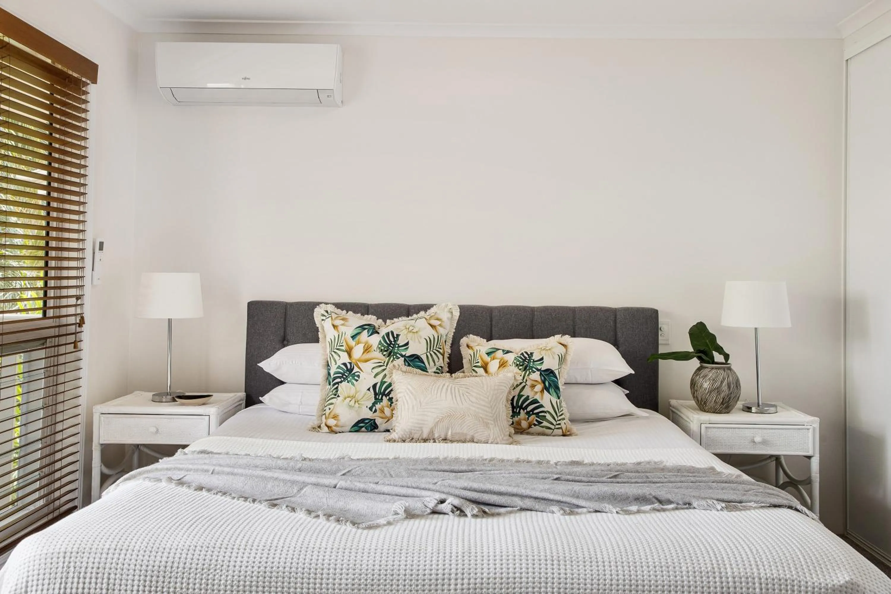 Bedroom, Bed in Sunset Cove Noosa