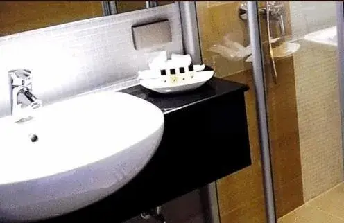 April Suites April Suites