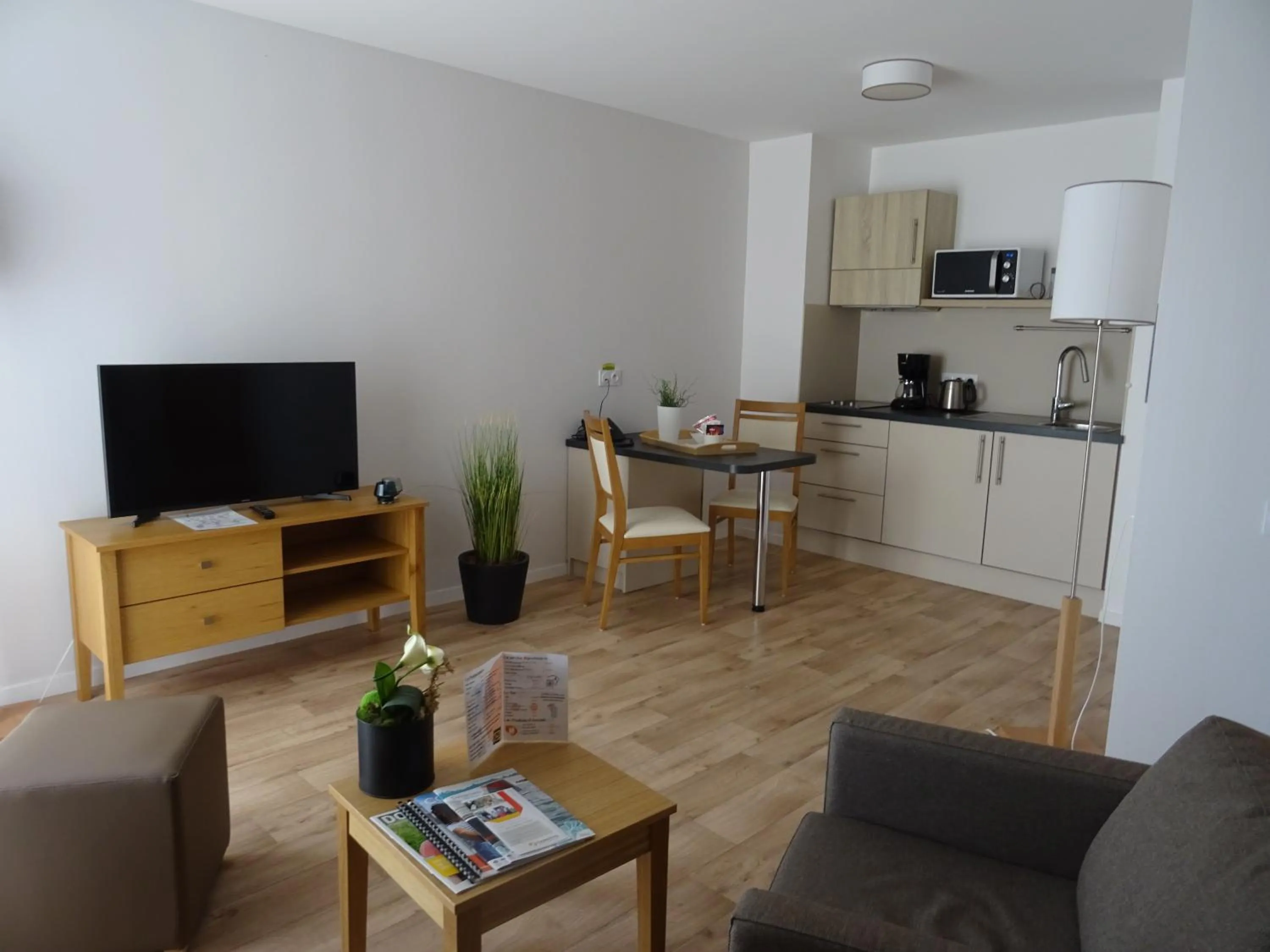 Kitchen or kitchenette in Domitys La Chaloupe Bleue