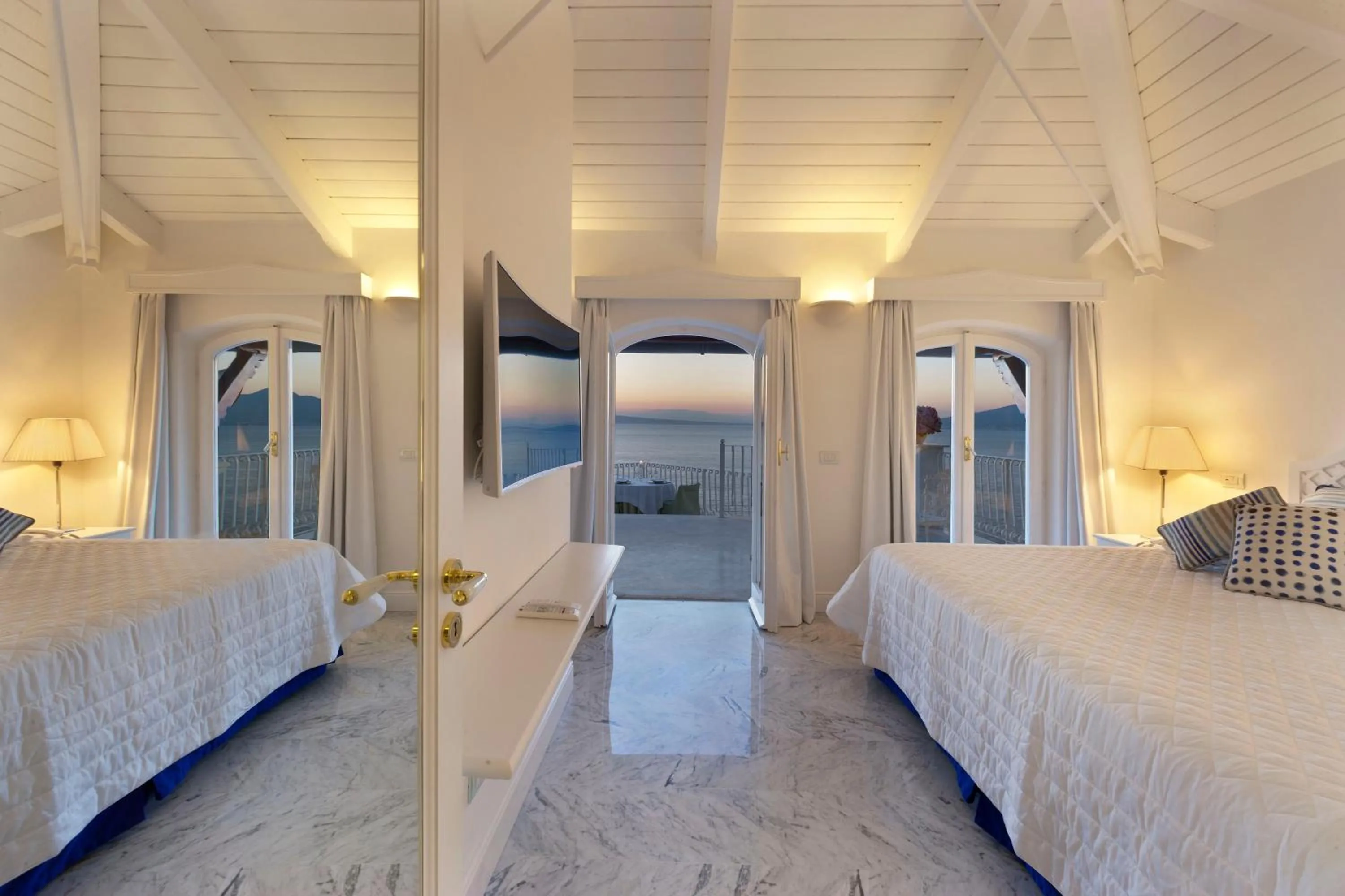 Balcony/Terrace, Bed in Villa Silvana Relais