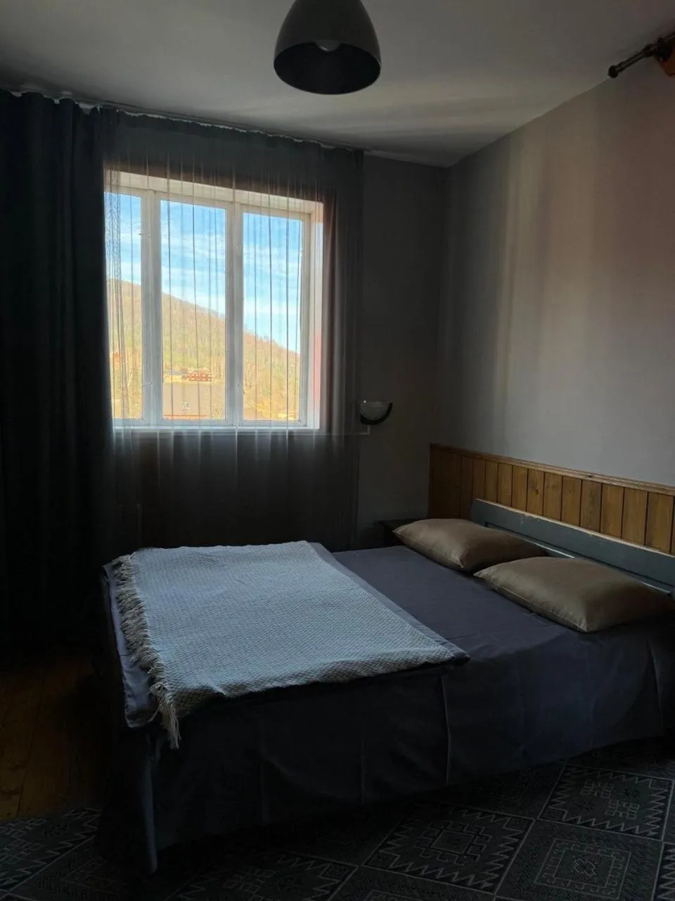 Bed in Sadyba Girske Povitria