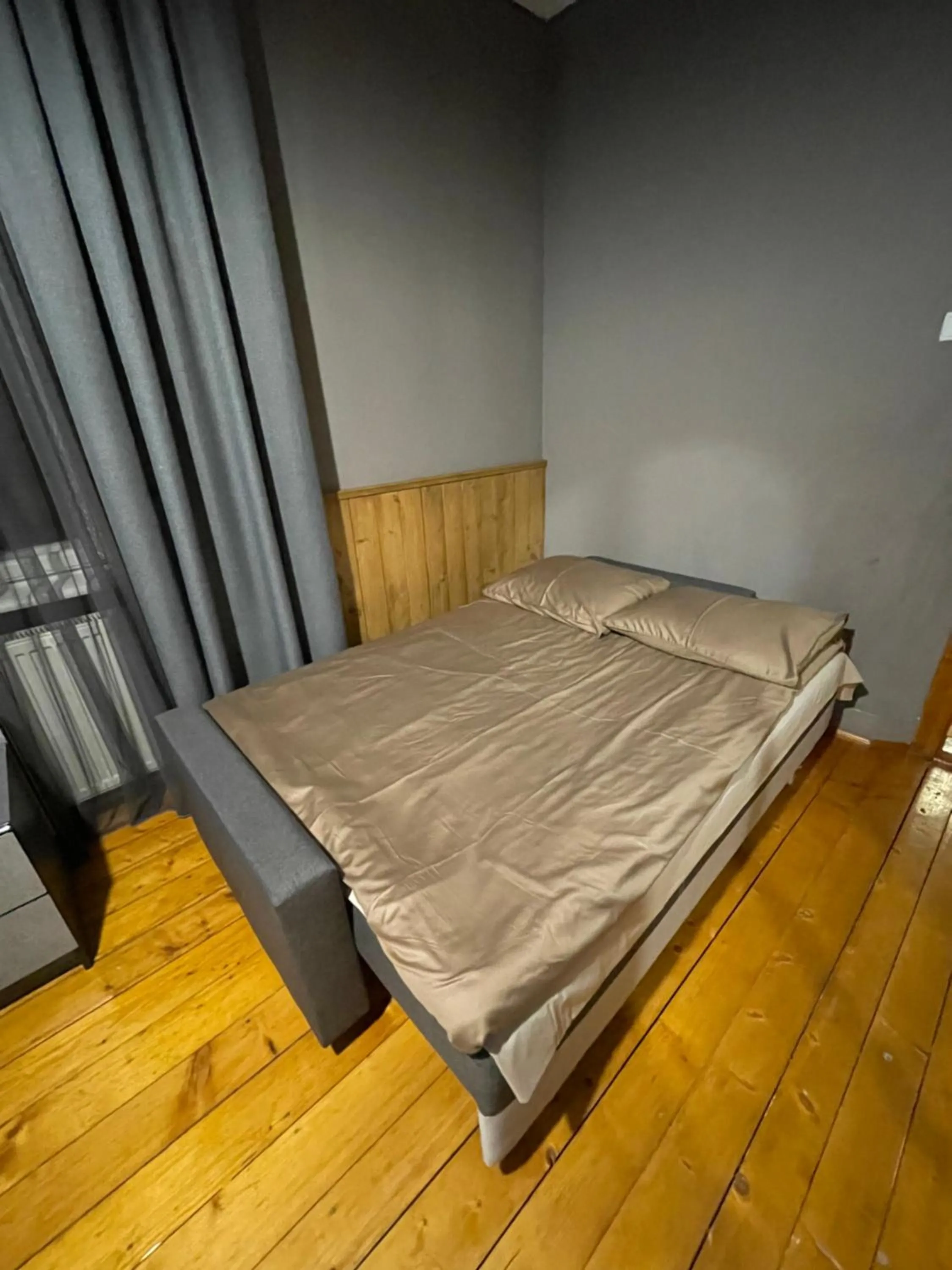 Bed in Sadyba Girske Povitria