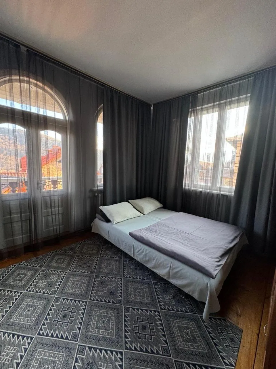 Bed in Sadyba Girske Povitria