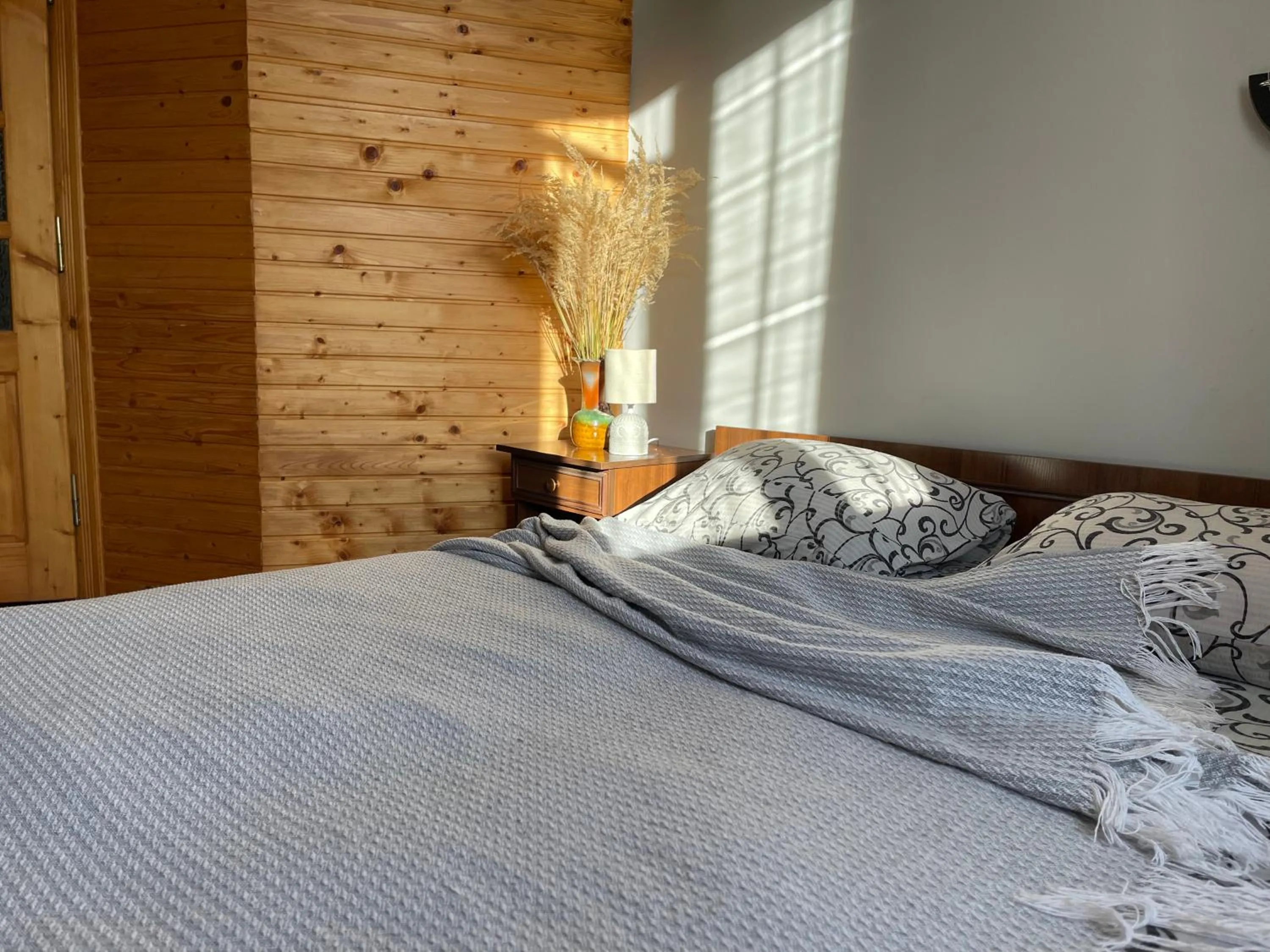 Bed in Sadyba Girske Povitria
