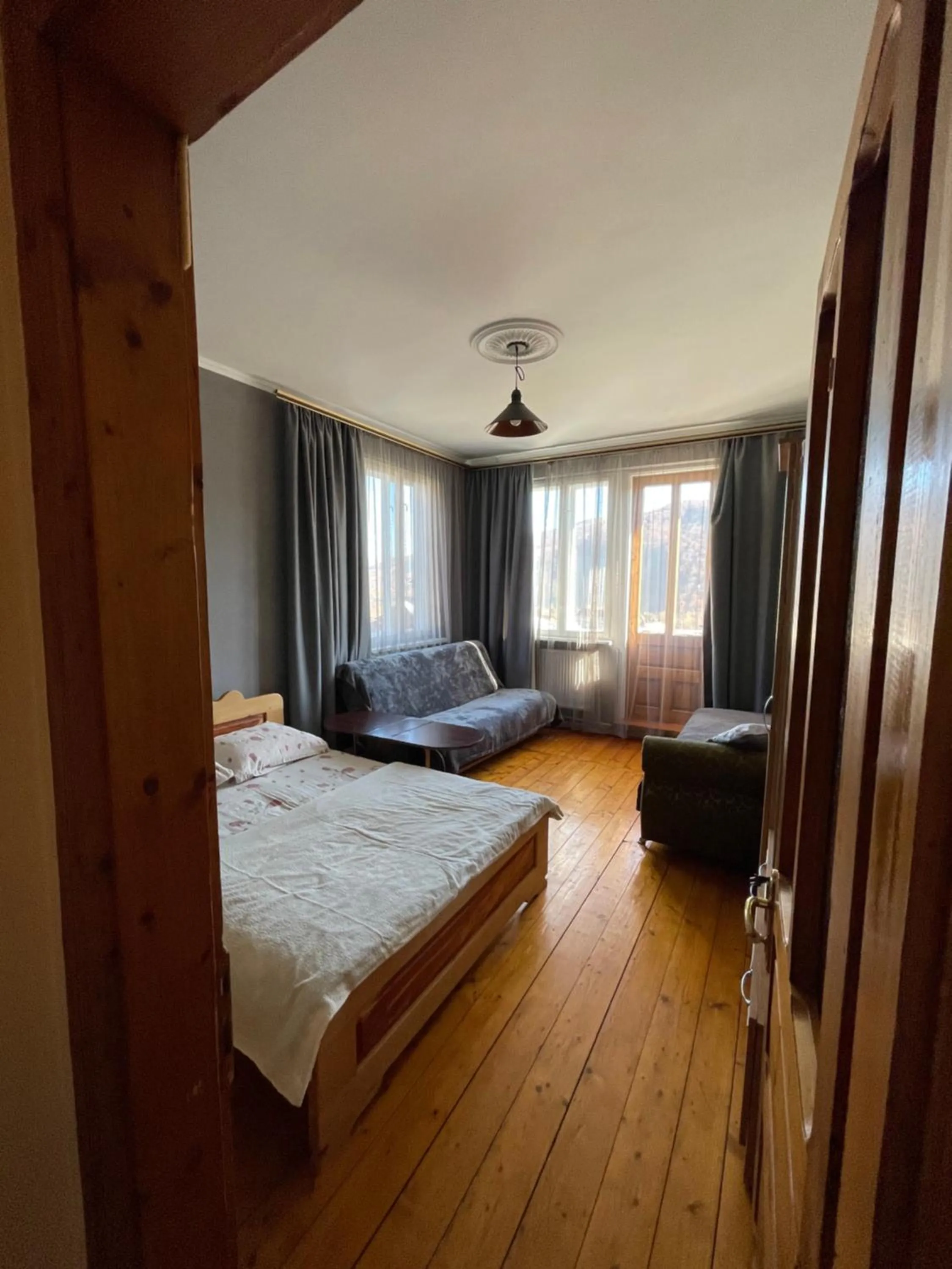 Bed in Sadyba Girske Povitria