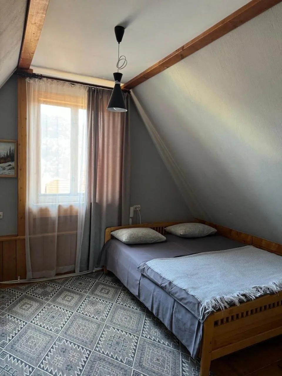 Bed in Sadyba Girske Povitria