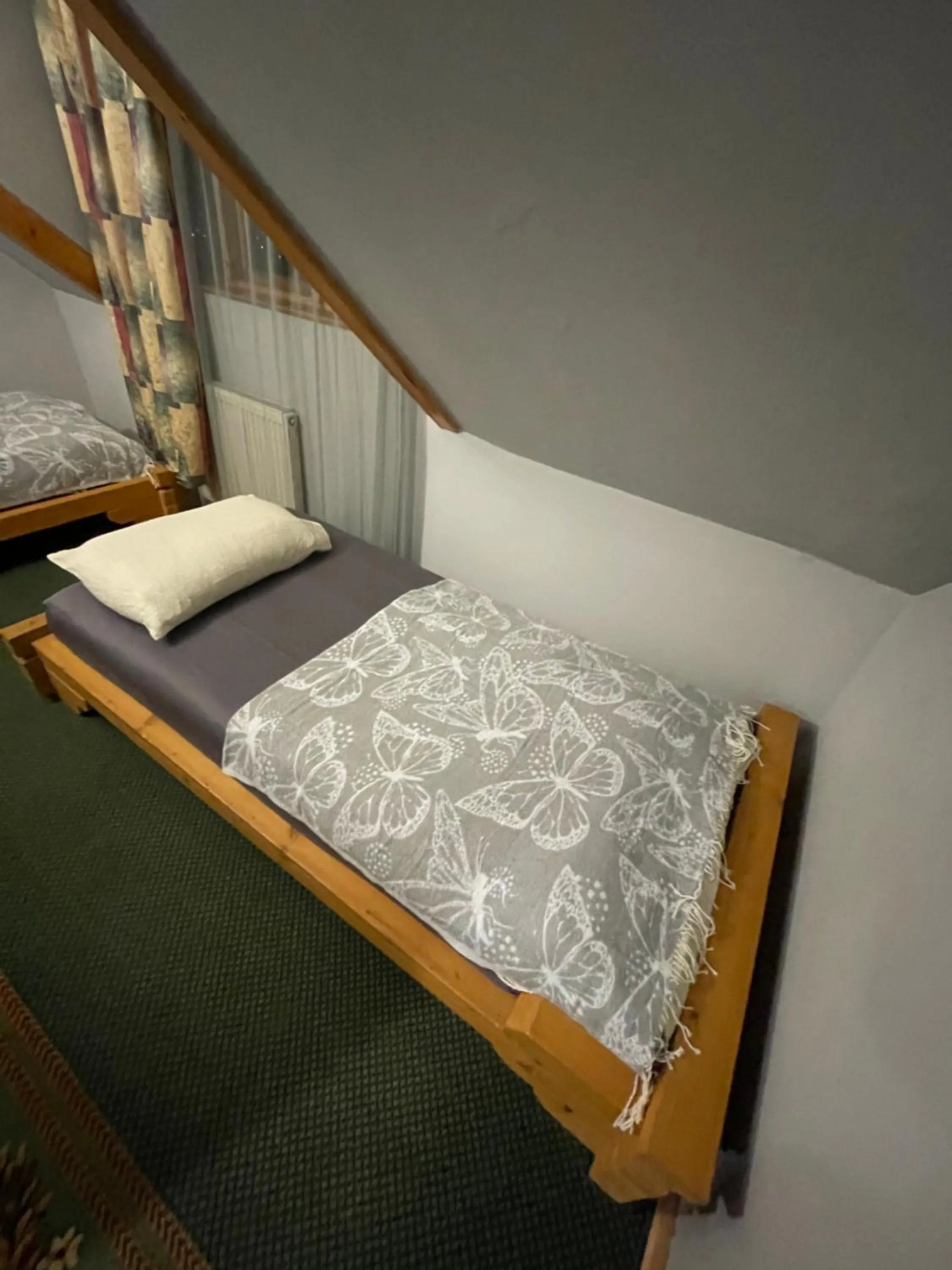Bed in Sadyba Girske Povitria