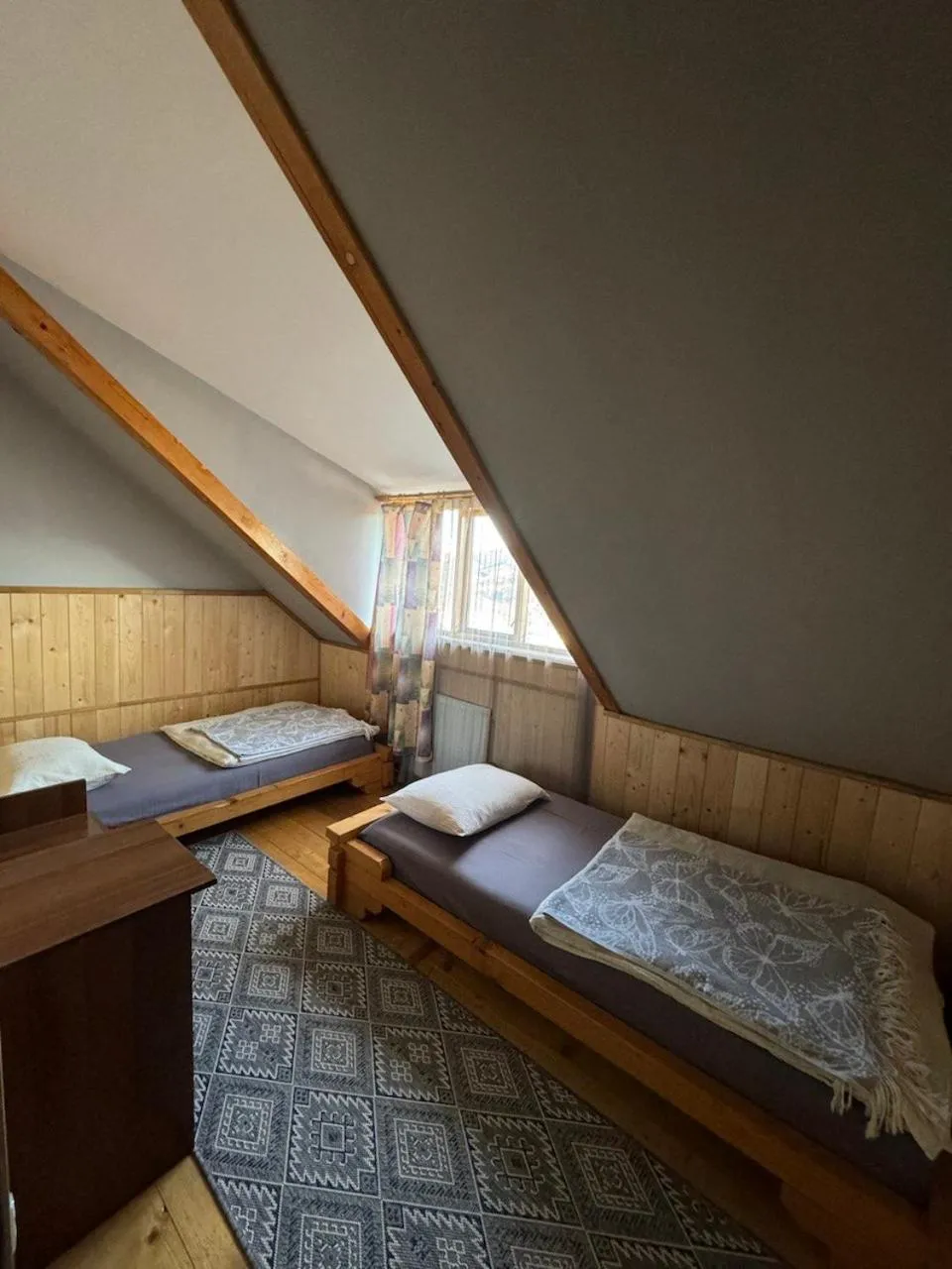 Bed in Sadyba Girske Povitria