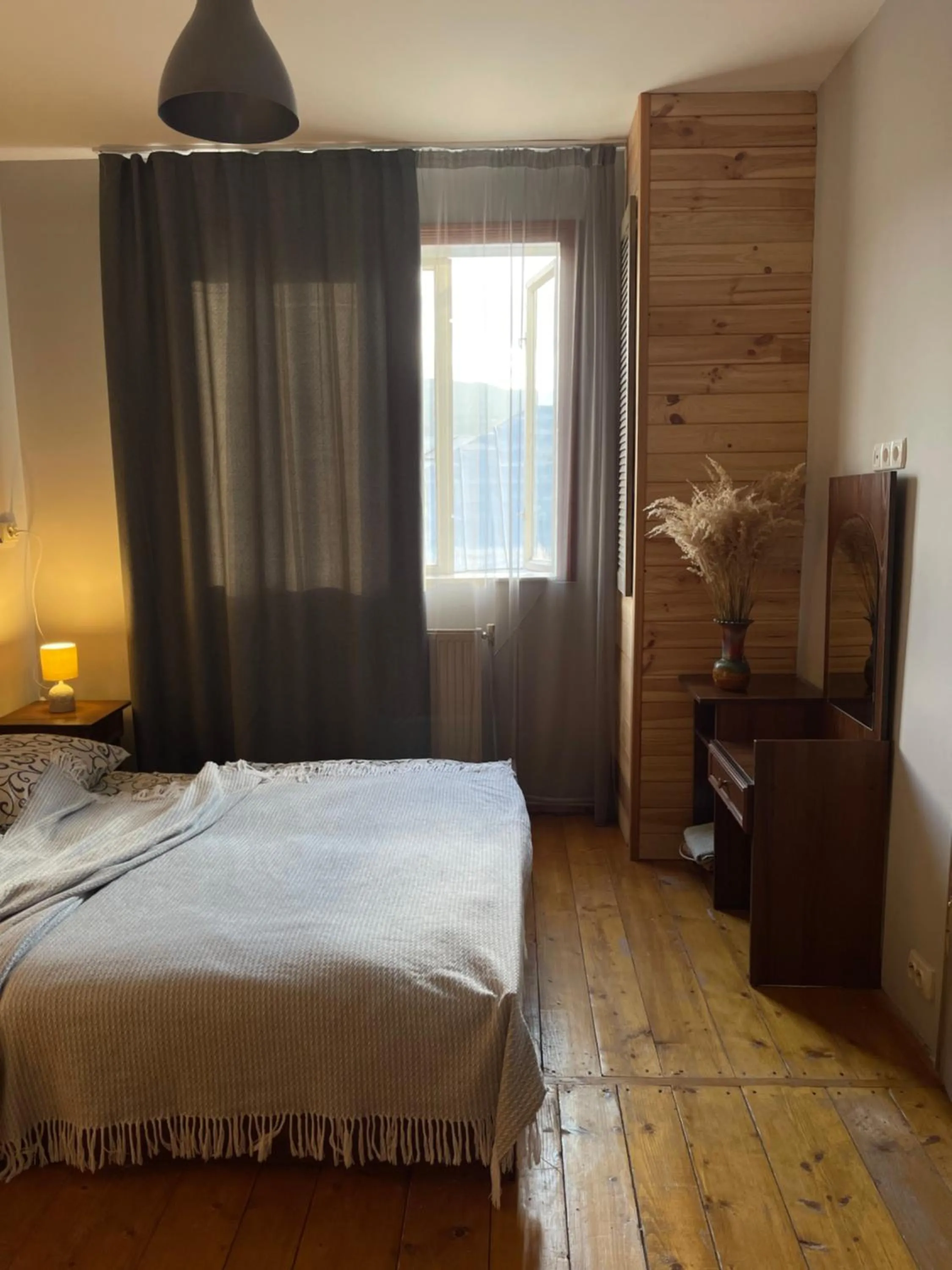 Bed in Sadyba Girske Povitria
