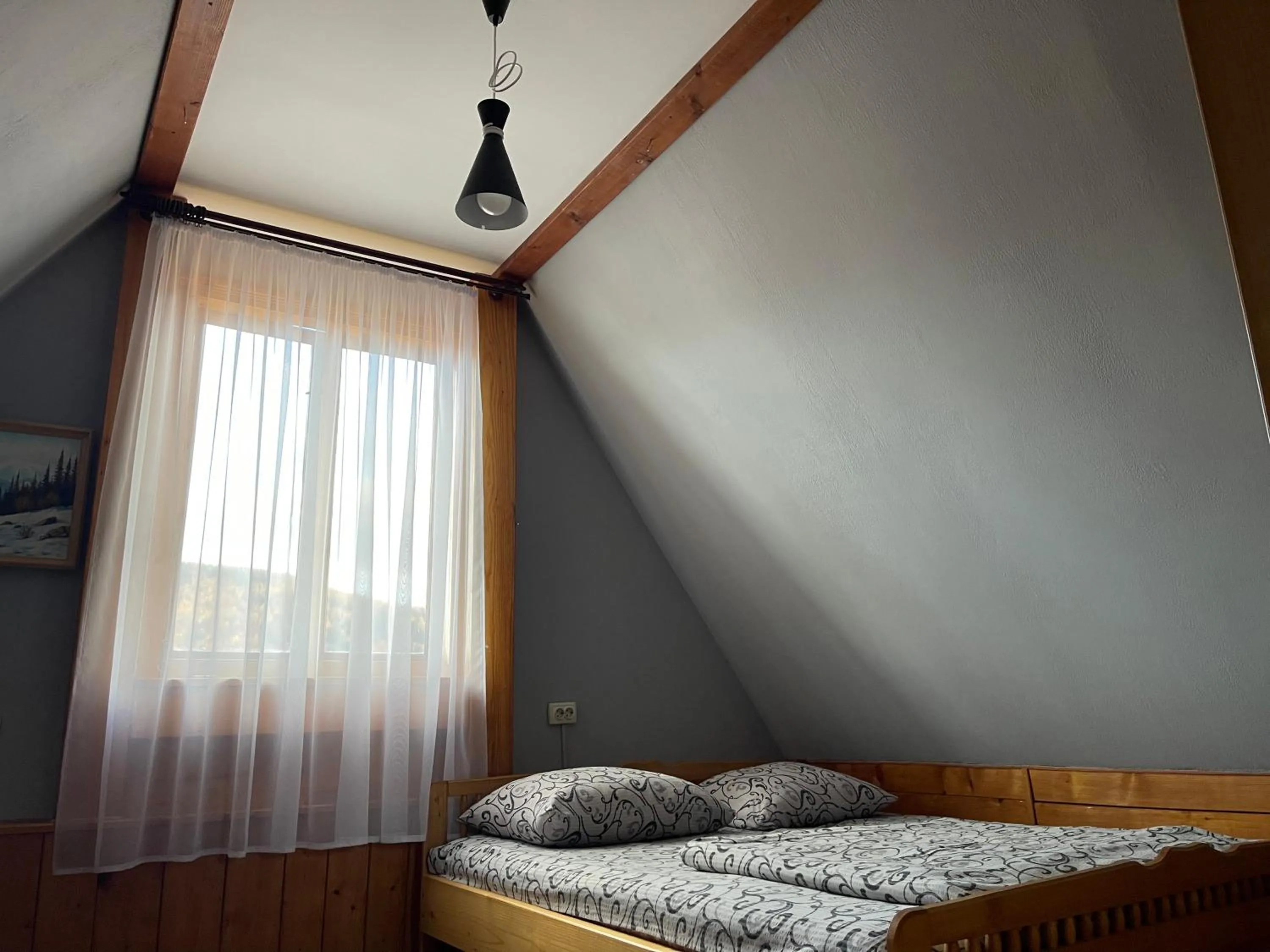Bed in Sadyba Girske Povitria