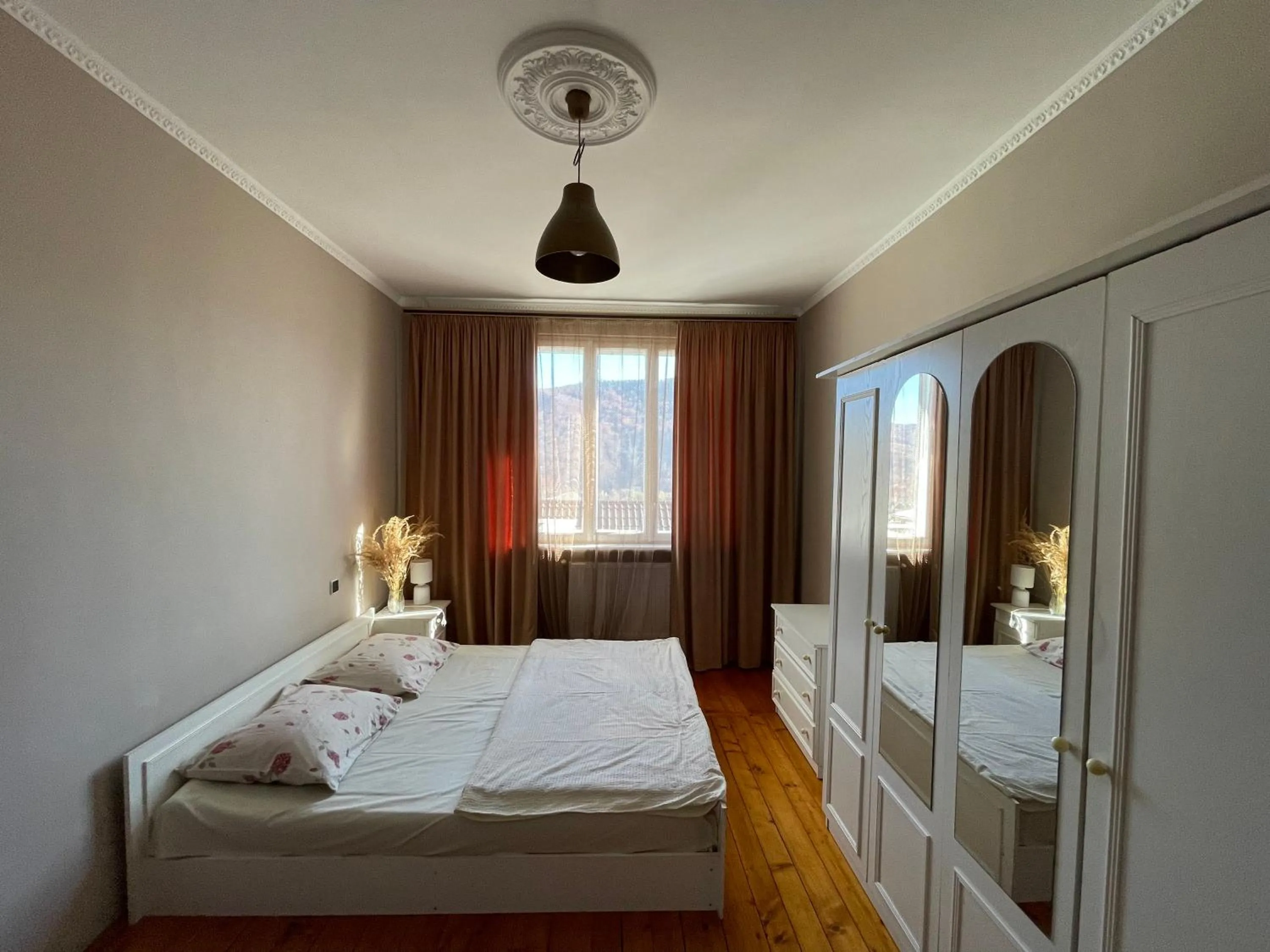 Bed in Sadyba Girske Povitria