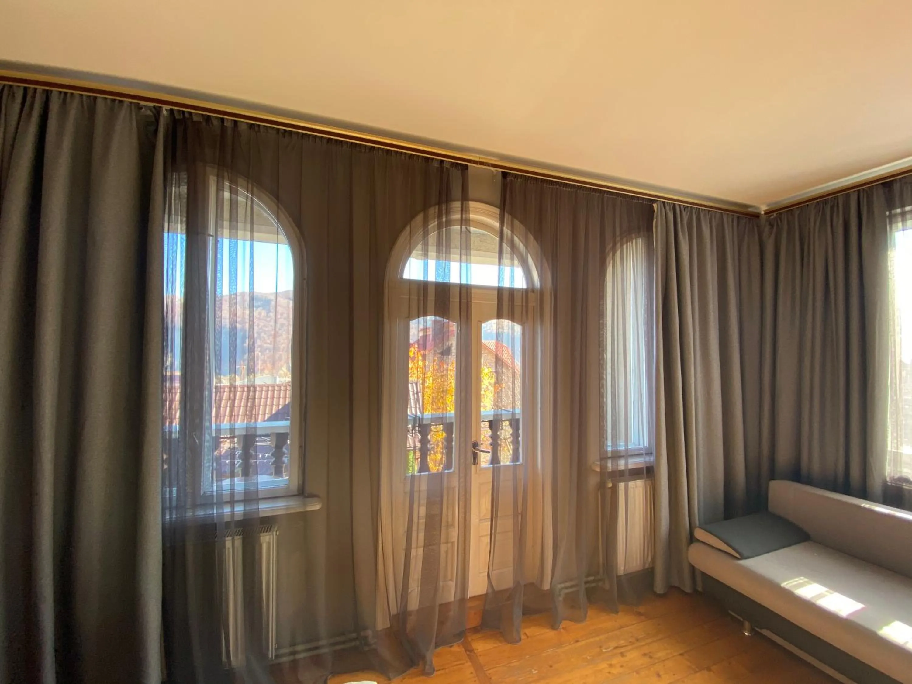 Bed in Sadyba Girske Povitria