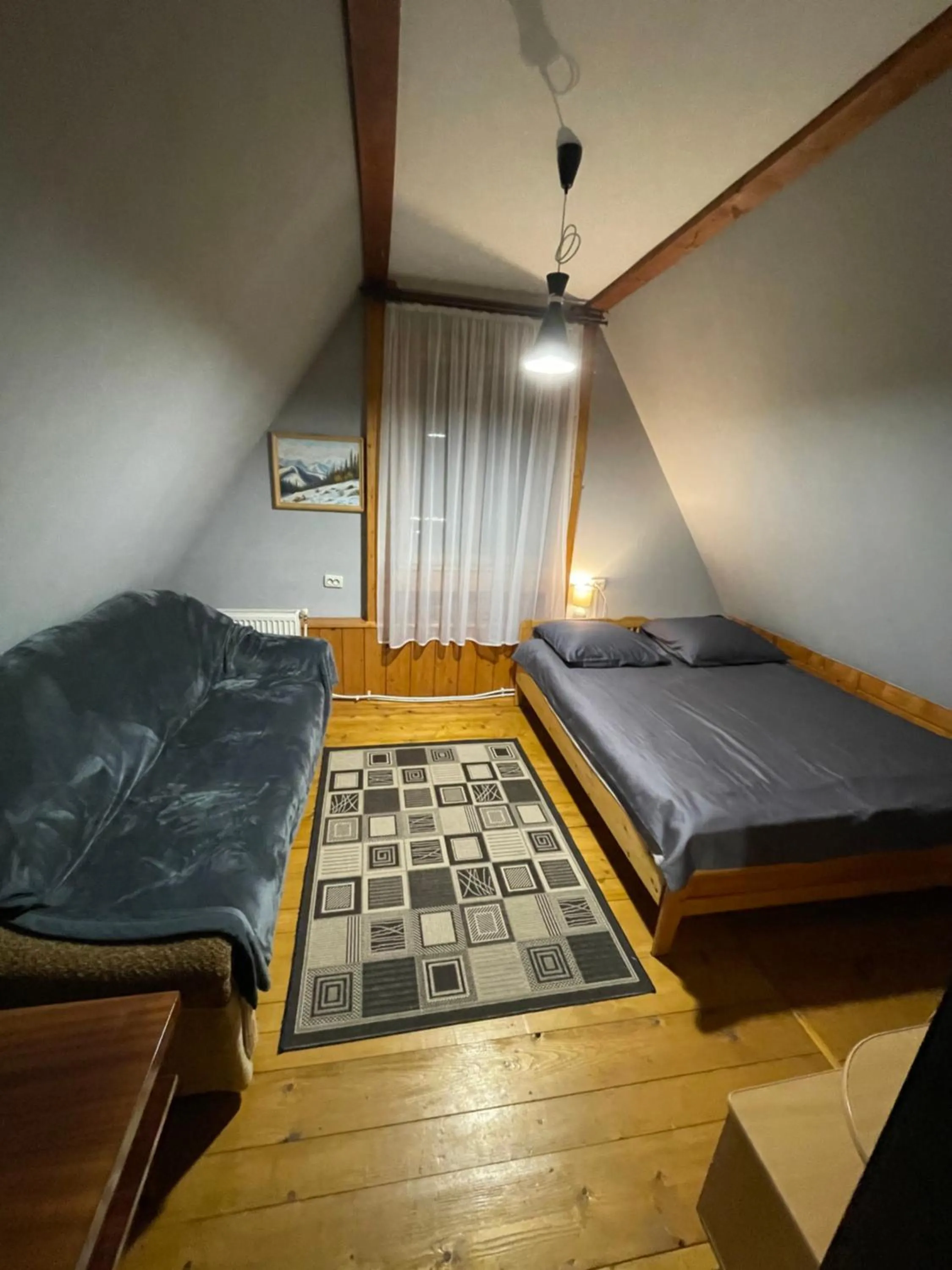 Bed in Sadyba Girske Povitria