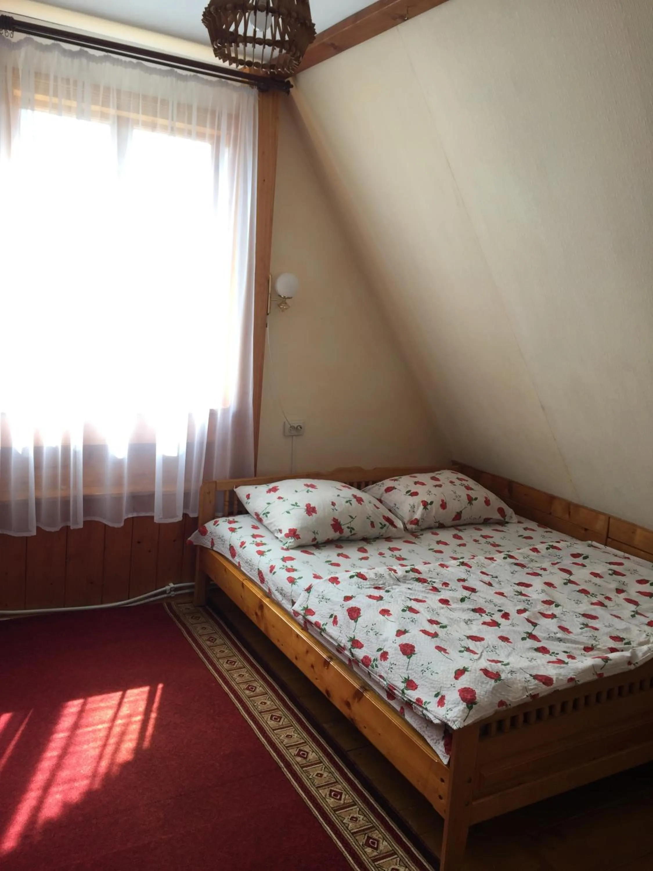 Bed in Sadyba Girske Povitria