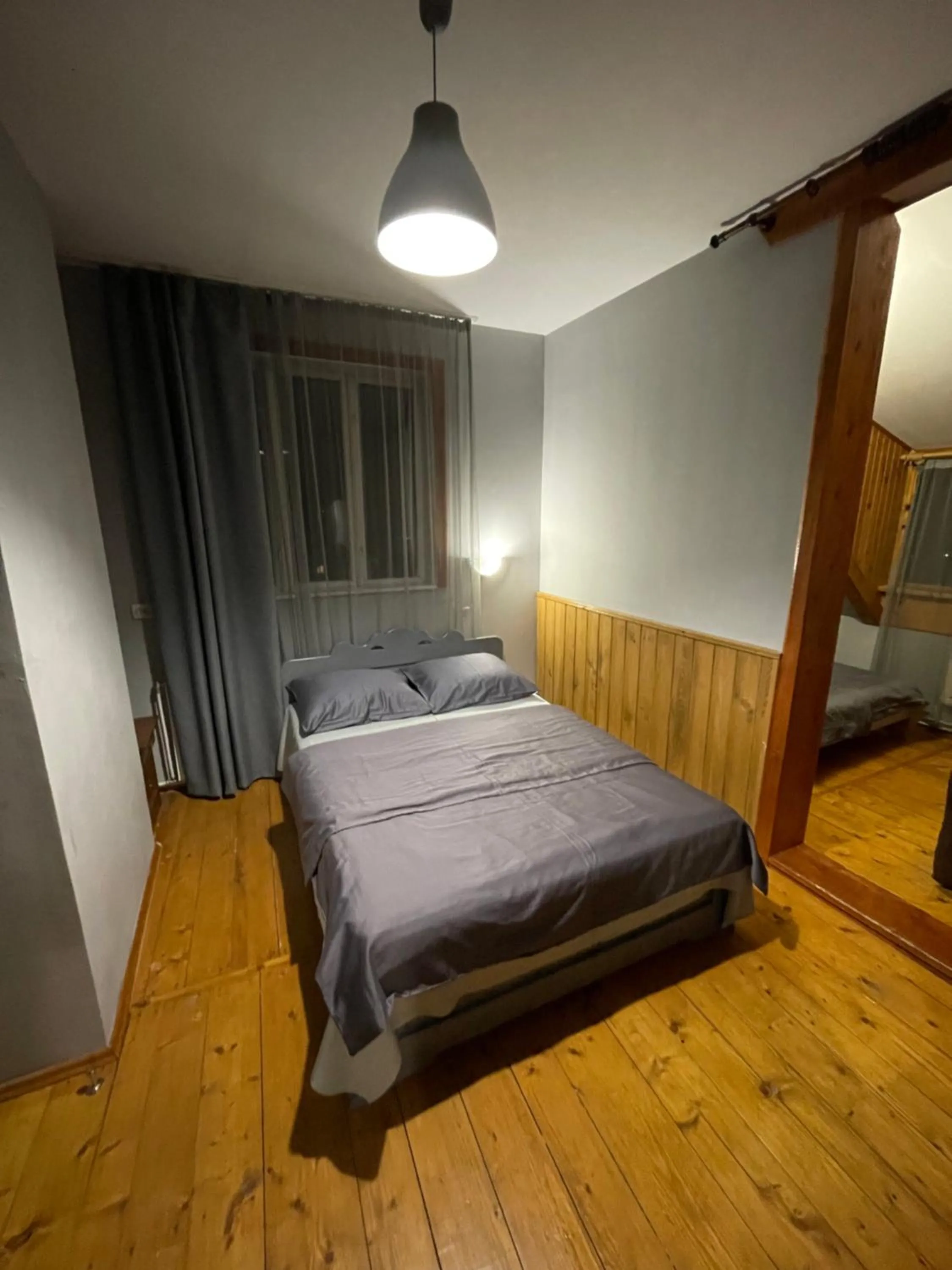 Bed in Sadyba Girske Povitria