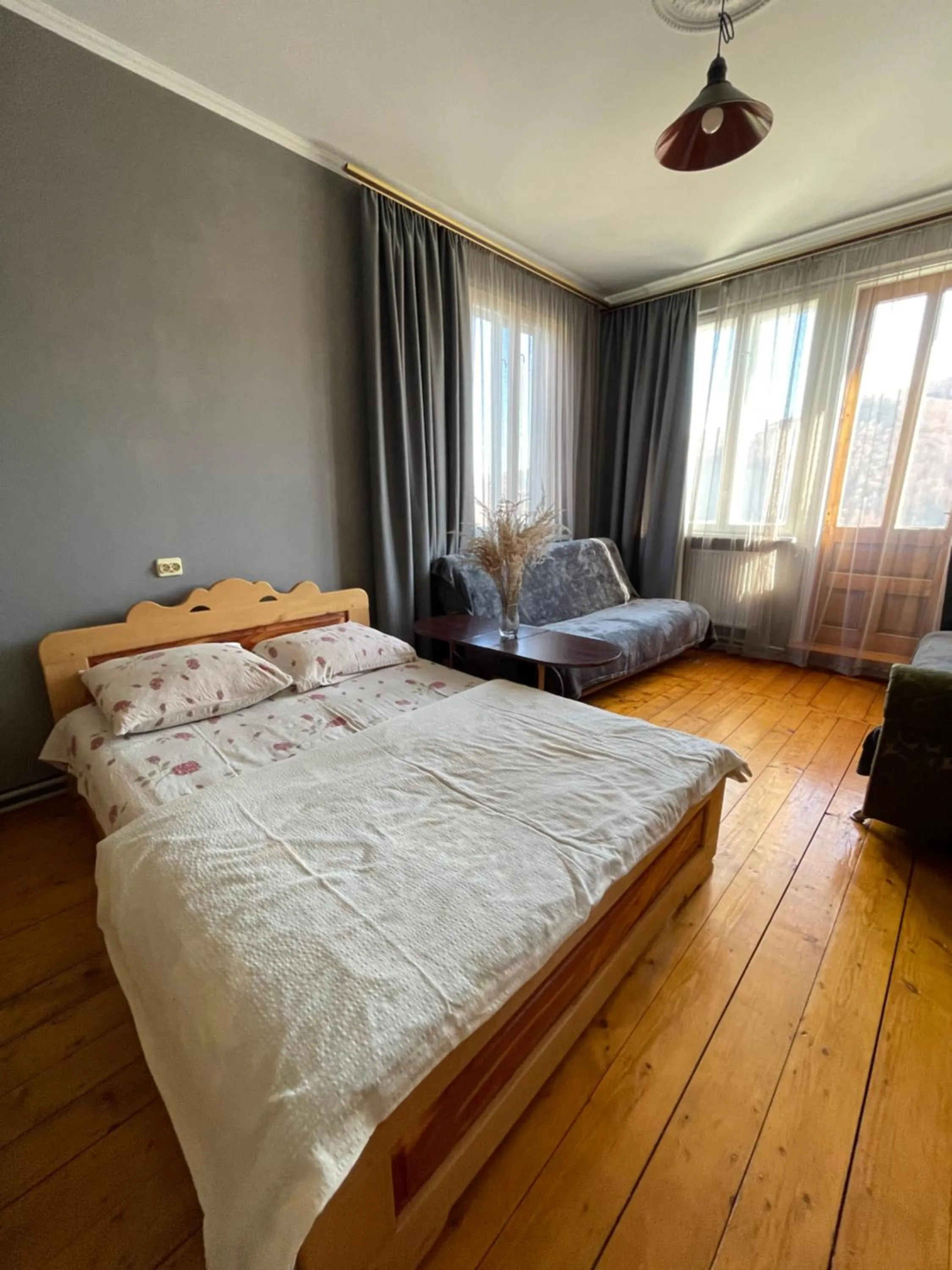 Bed in Sadyba Girske Povitria