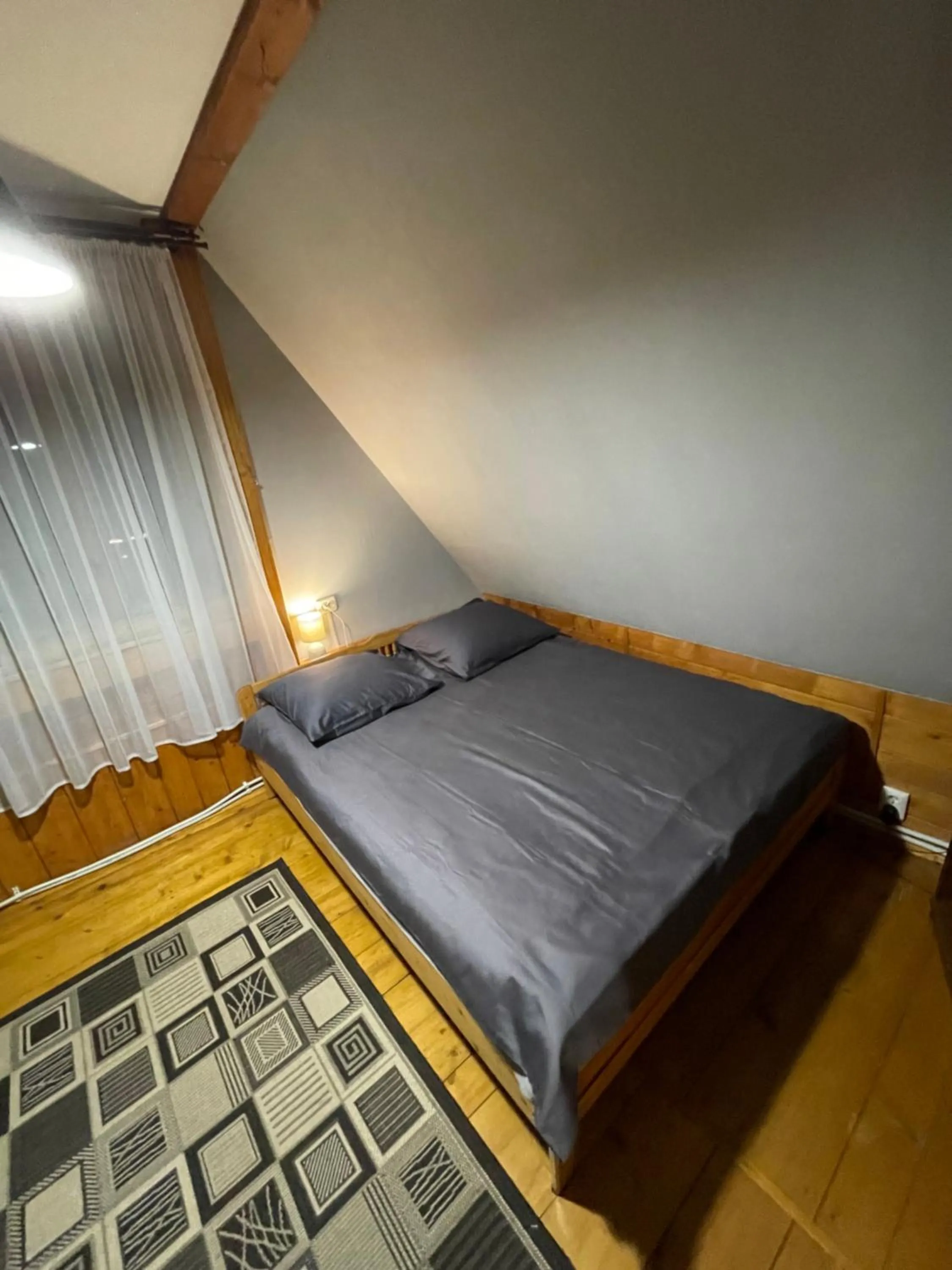 Bed in Sadyba Girske Povitria