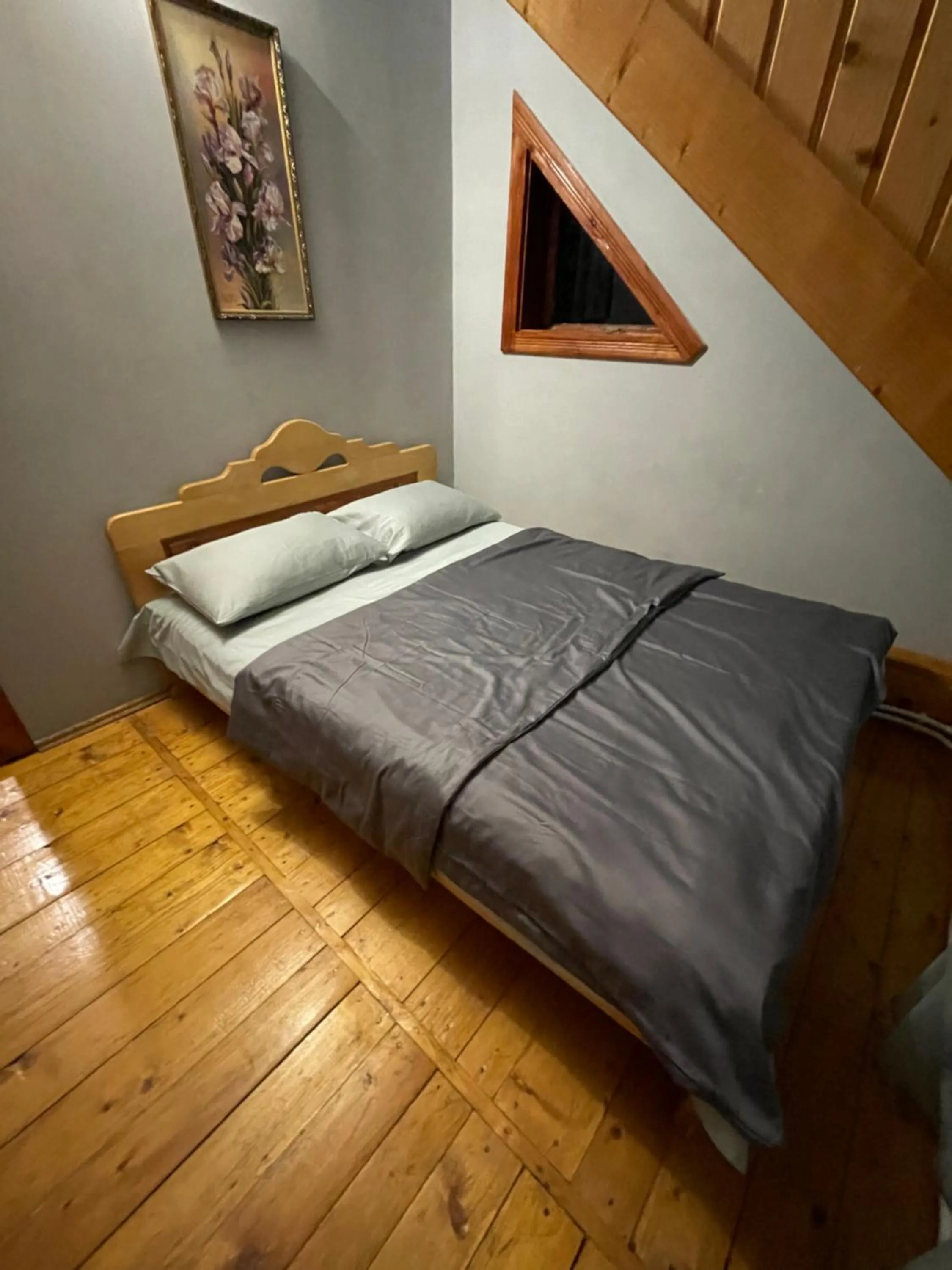 Bed in Sadyba Girske Povitria