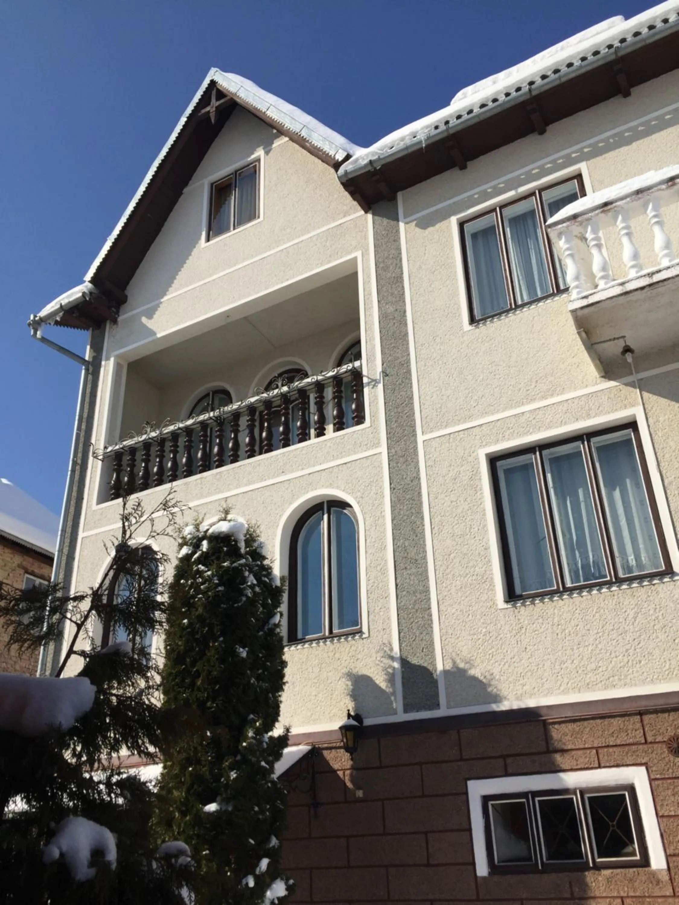 Property building in Sadyba Girske Povitria