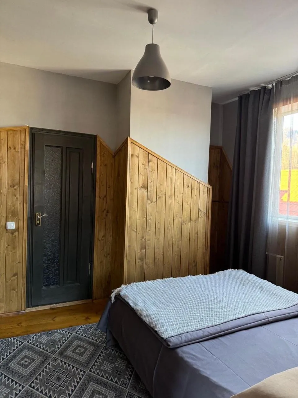 Bed in Sadyba Girske Povitria