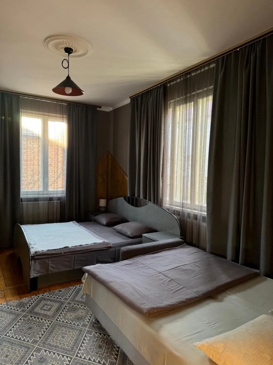 Bed in Sadyba Girske Povitria