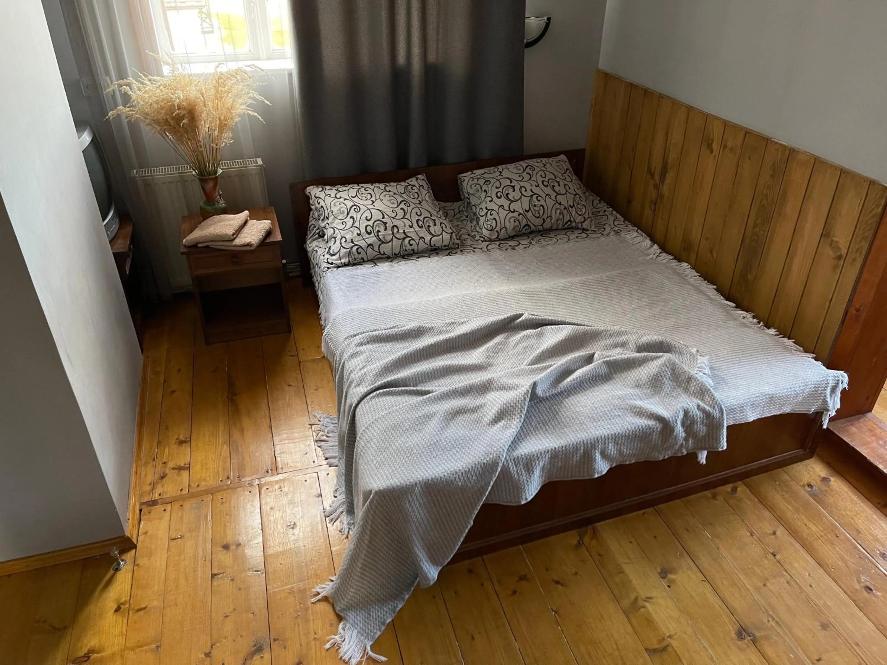 Bed in Sadyba Girske Povitria