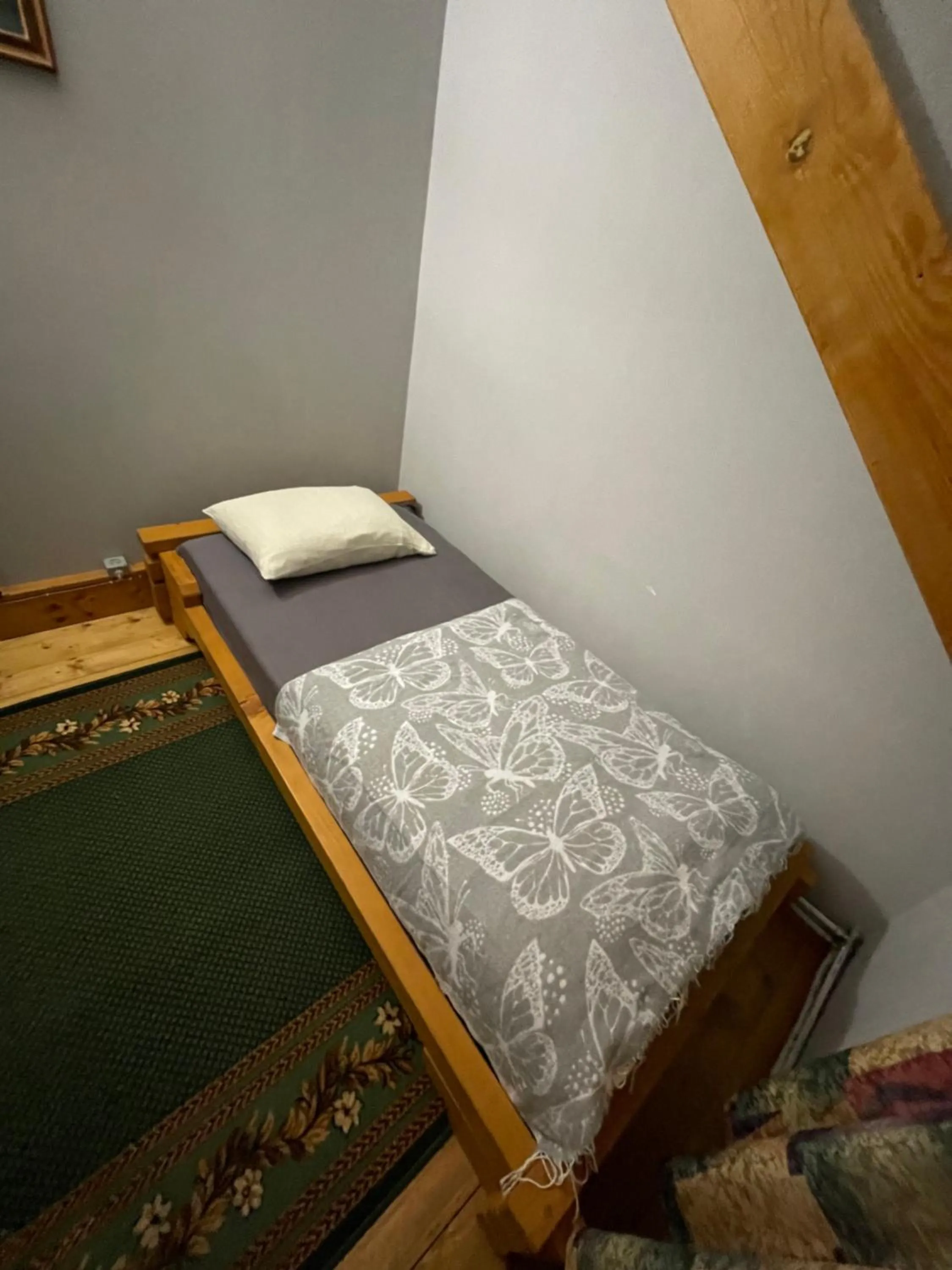 Bed in Sadyba Girske Povitria