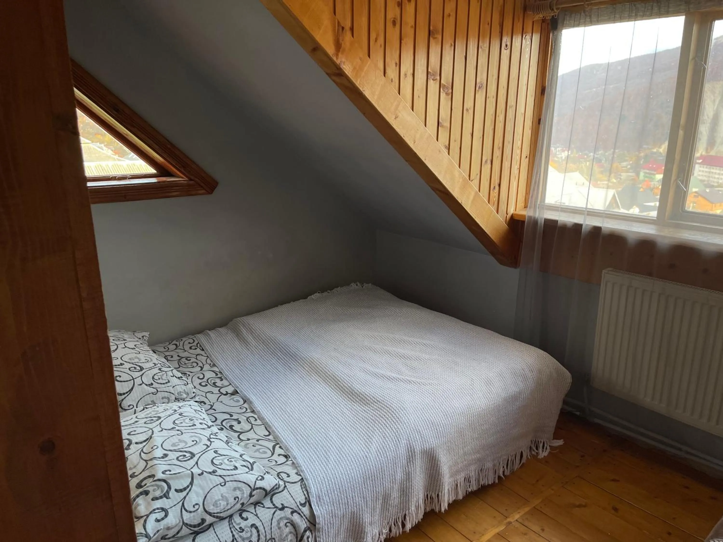 Bed in Sadyba Girske Povitria