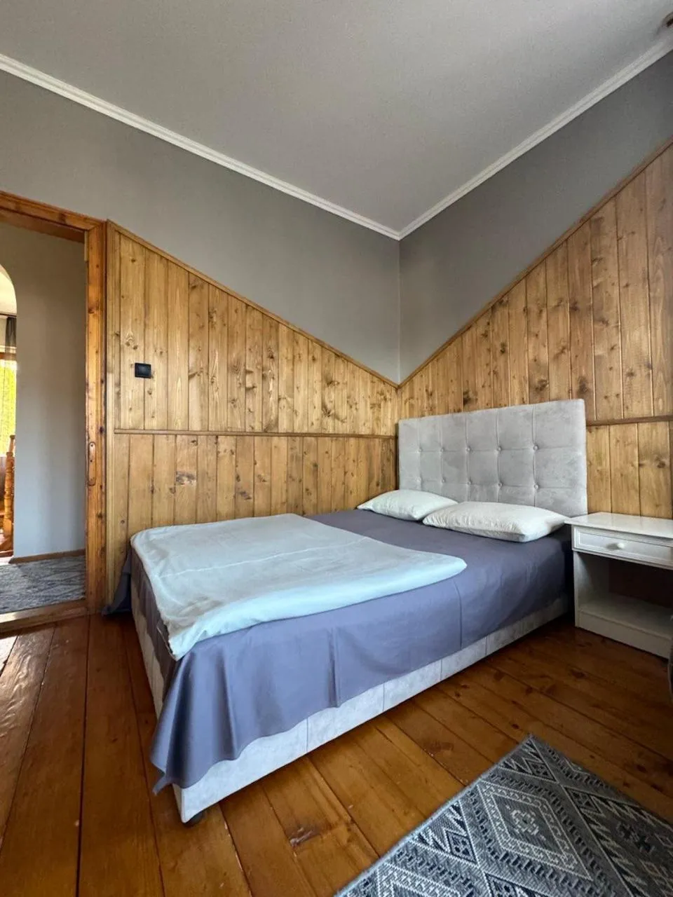 Bed in Sadyba Girske Povitria
