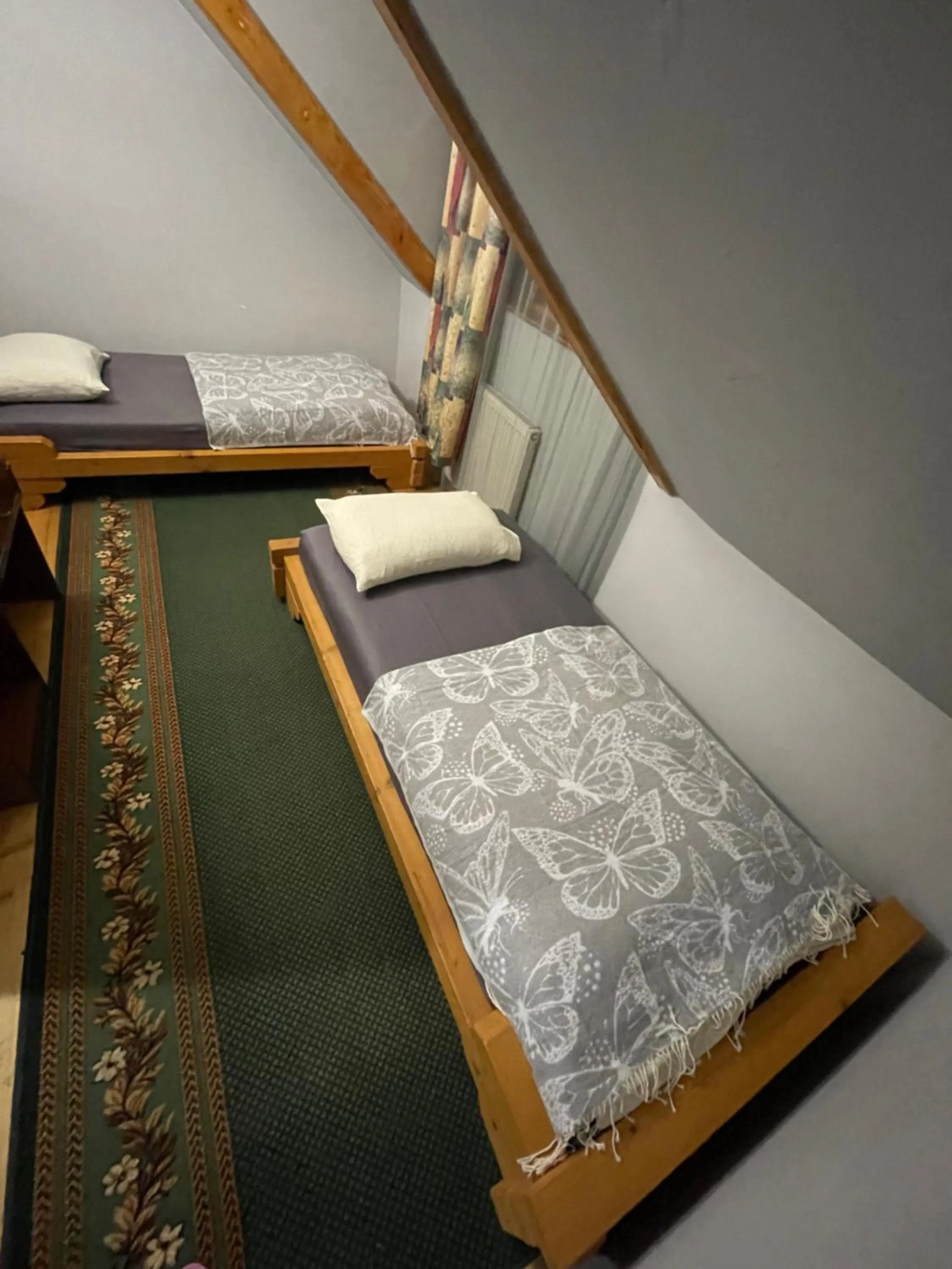 Bed in Sadyba Girske Povitria