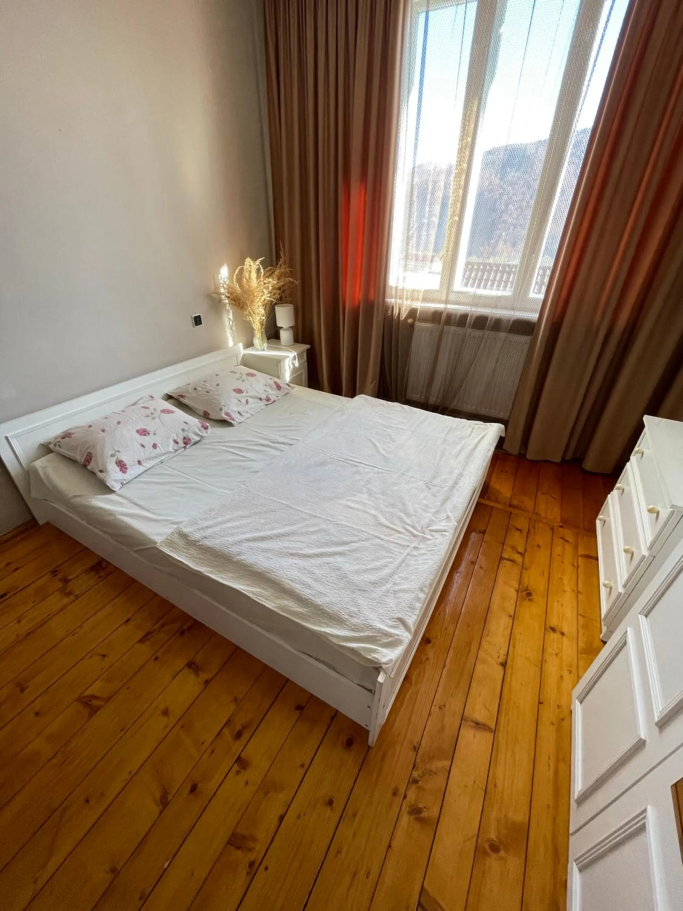 Bed in Sadyba Girske Povitria