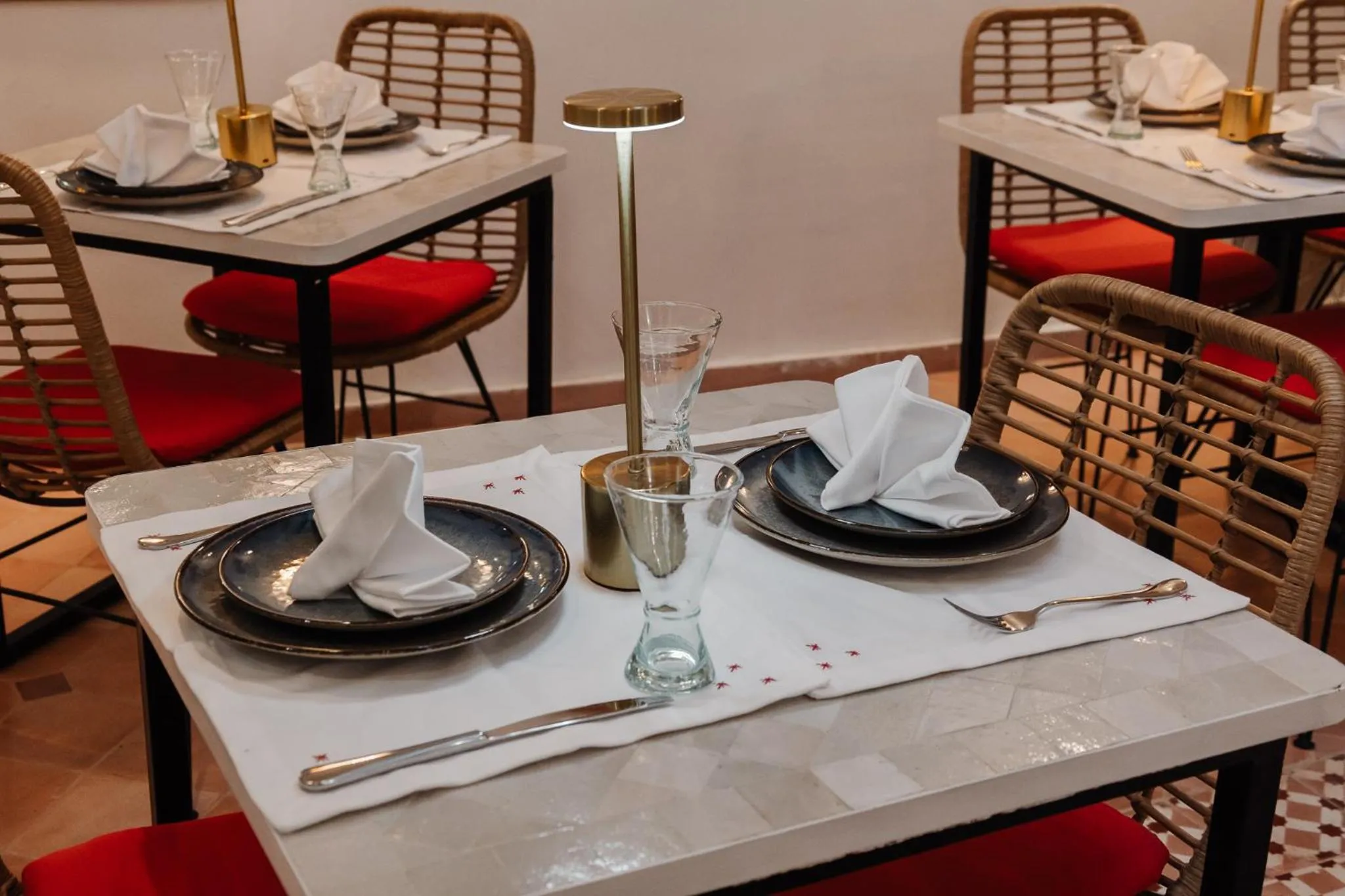 Restaurant/places to eat in Riad El Jadide