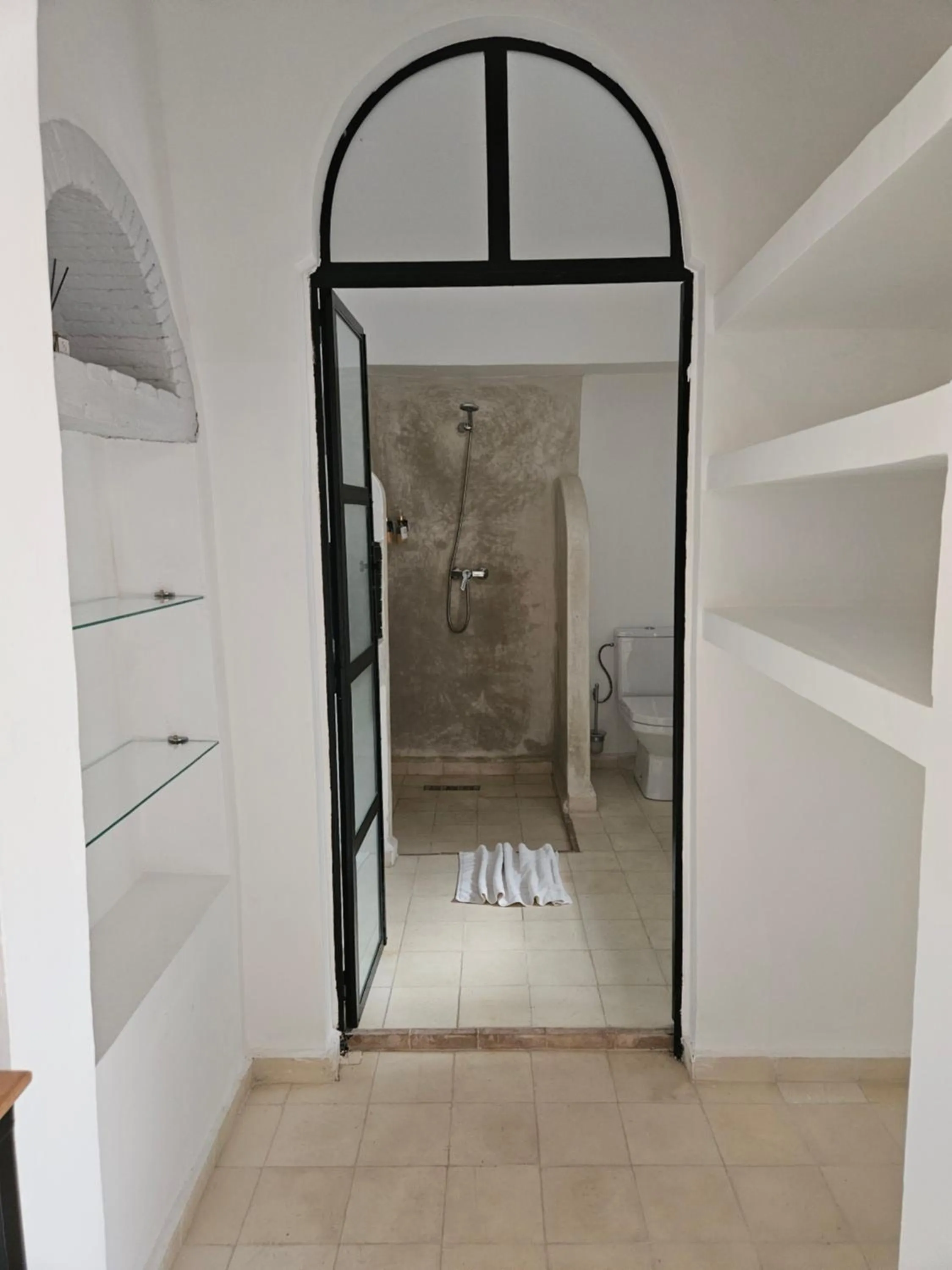 Shower in Riad El Jadide