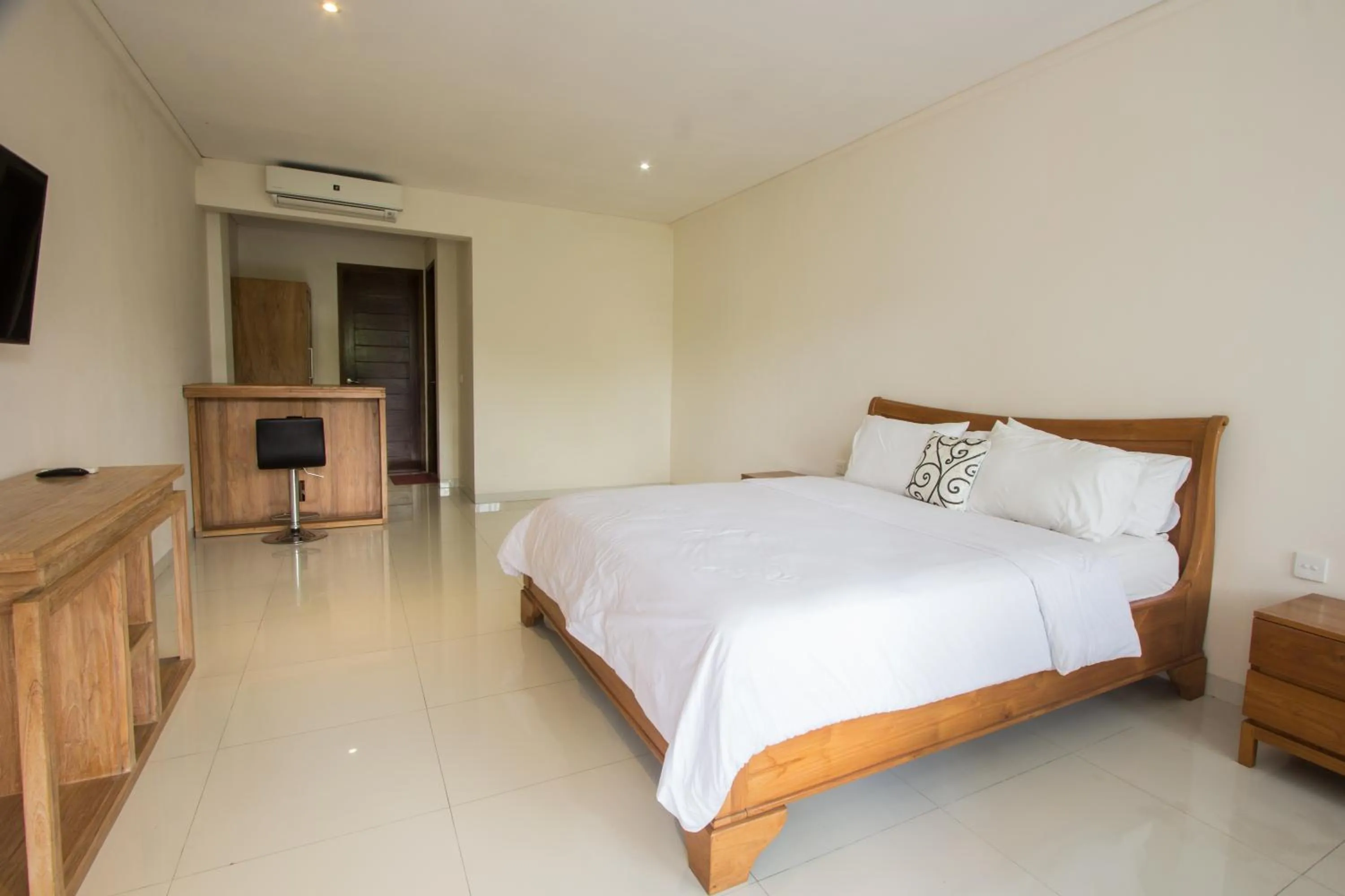 Bedroom, Bed in Soraya Apartment Seminyak