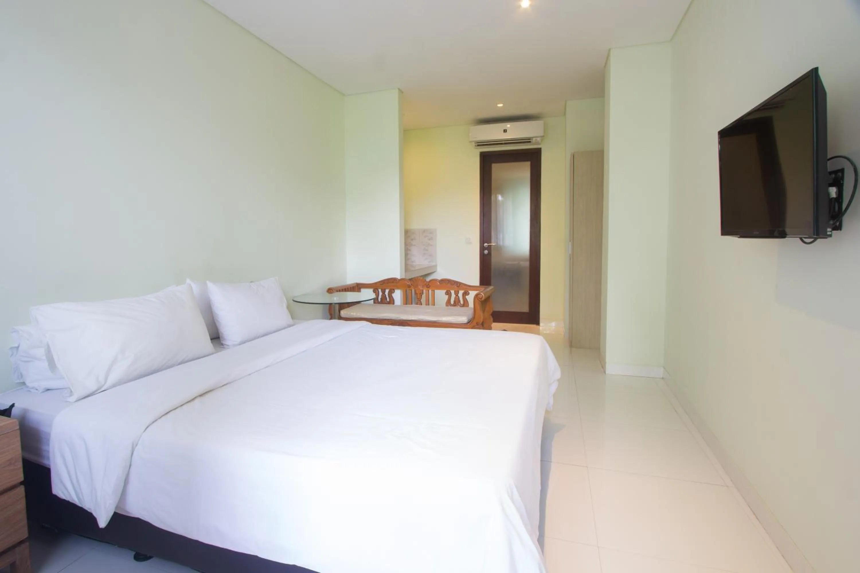 Bedroom, Bed in Soraya Apartment Seminyak